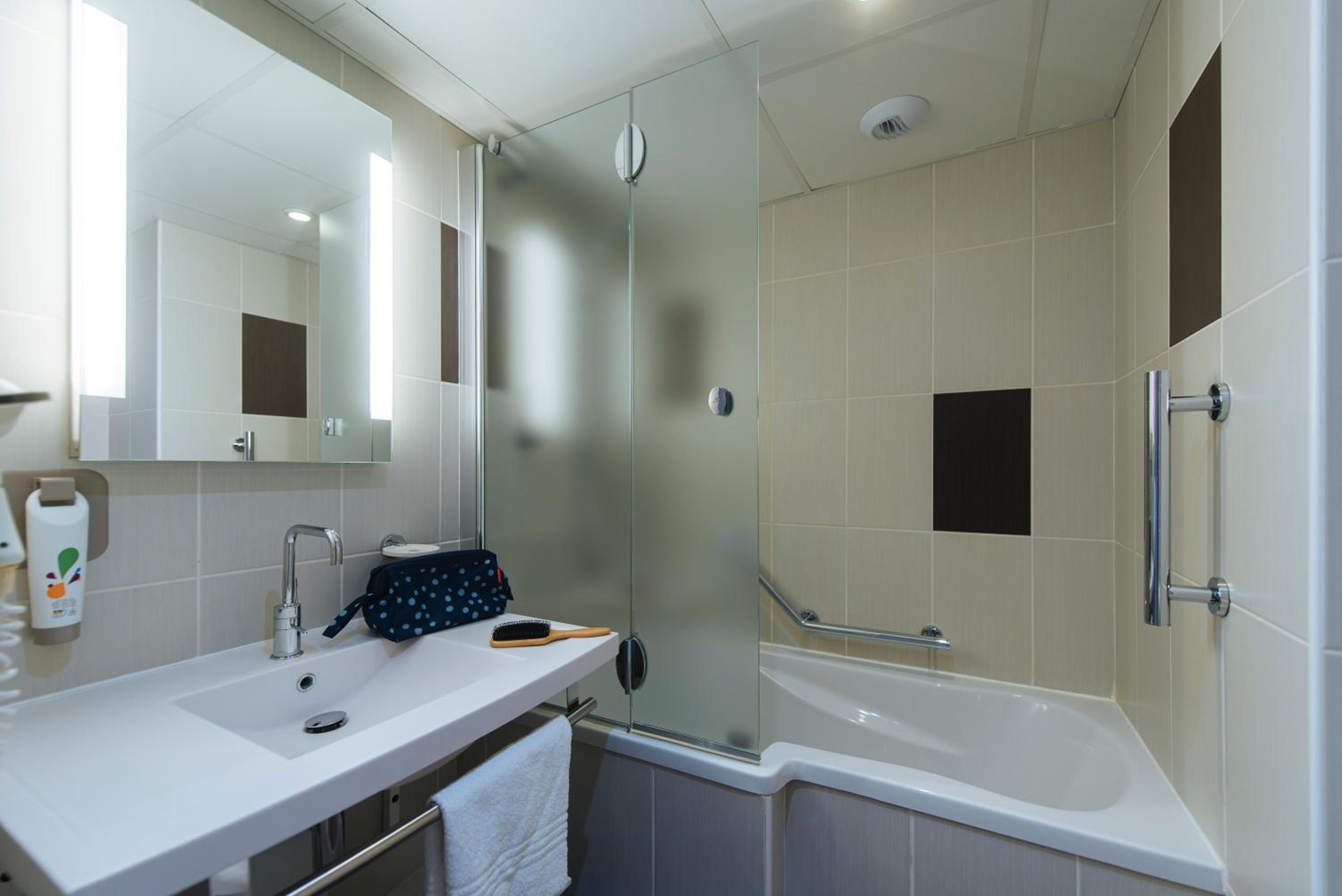 Standard Double Room - Photo 7