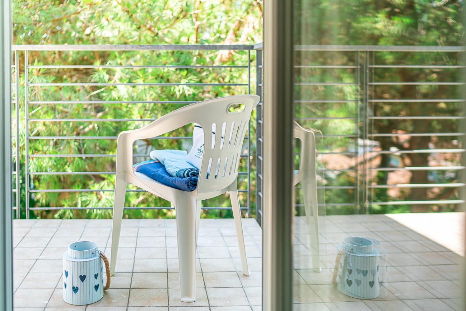 Double Room with Pool View - Photo 5
