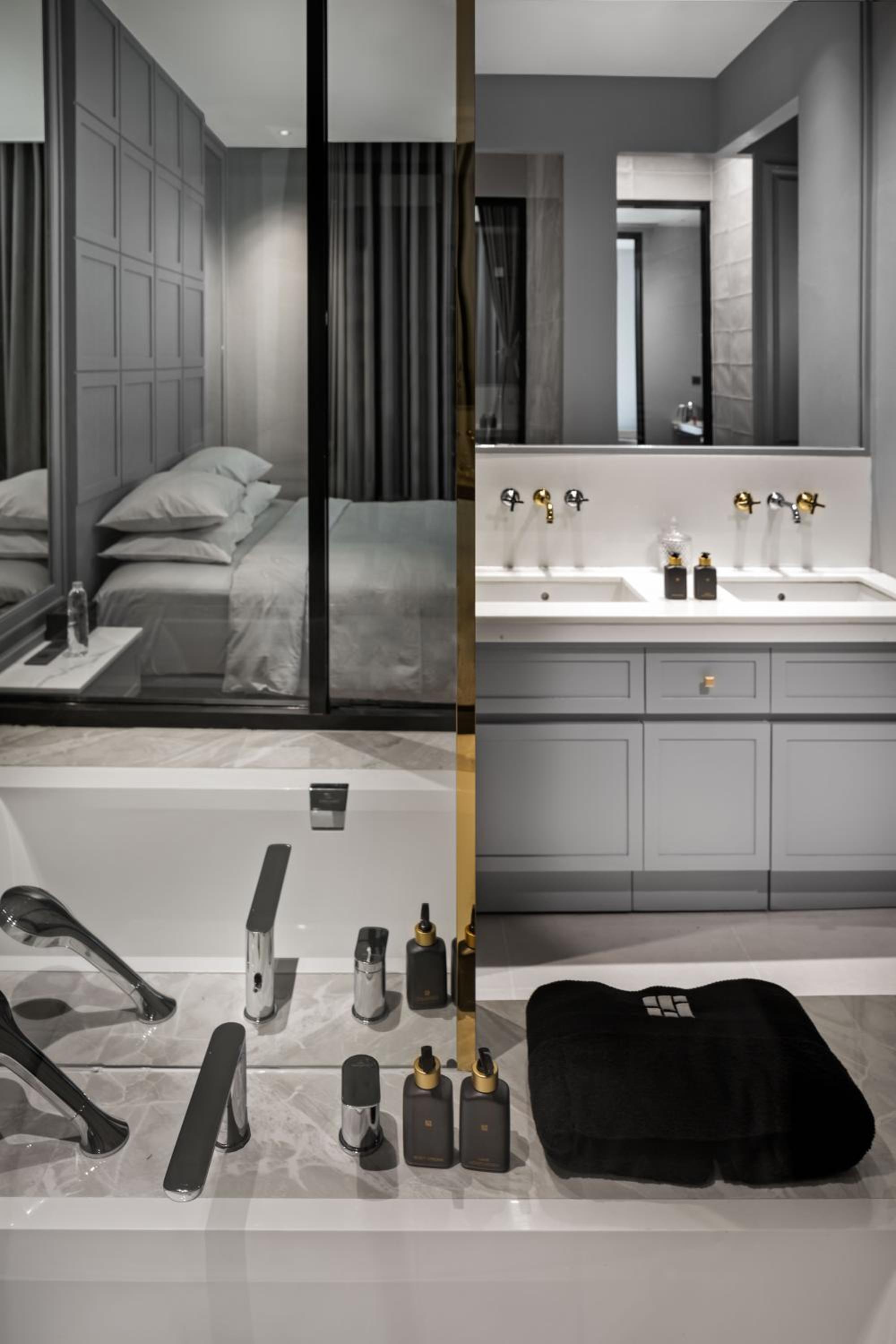 Standard Double or Twin Room with Balcony - Ground Floor - Photo 3