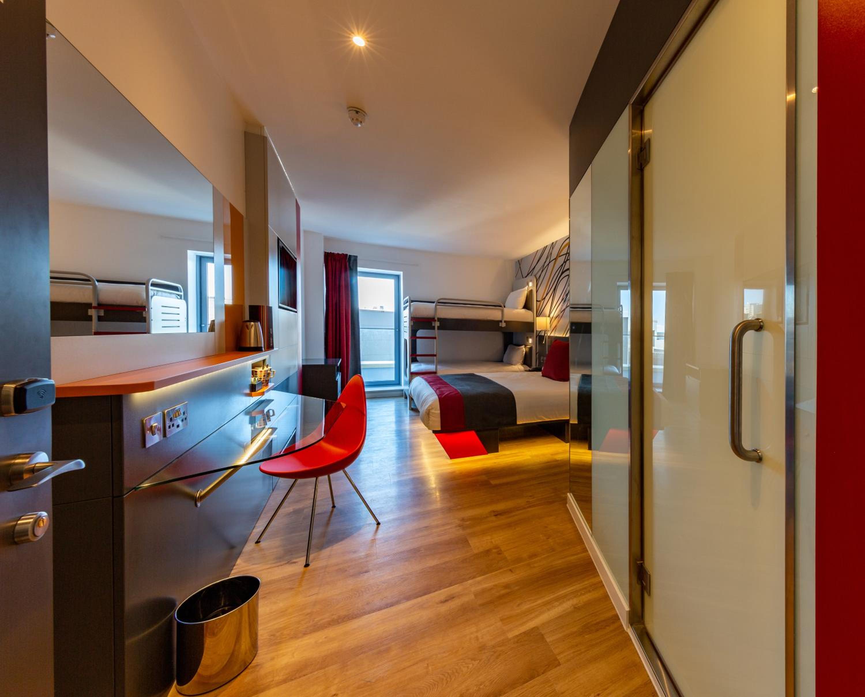 Family Room - Photo 5