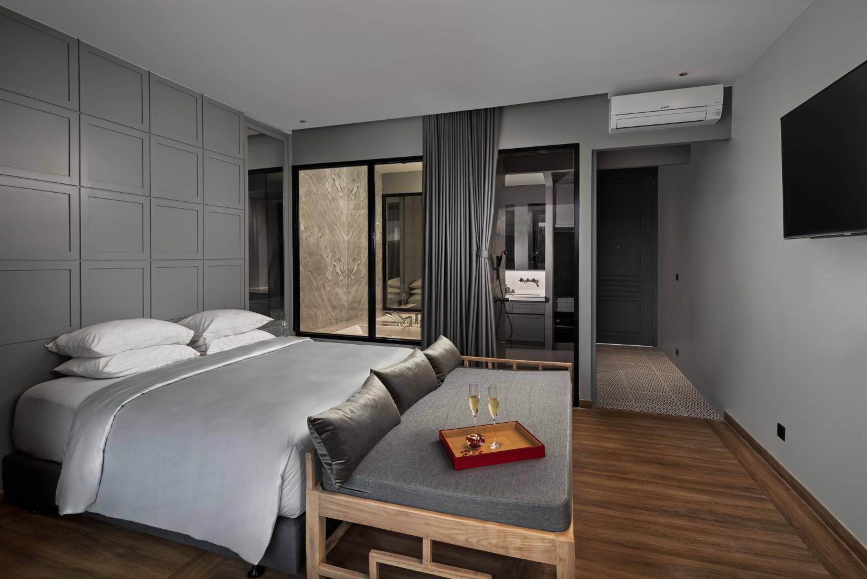 Deluxe Double or Twin Room with Balcony with Mountain View - Photo 1