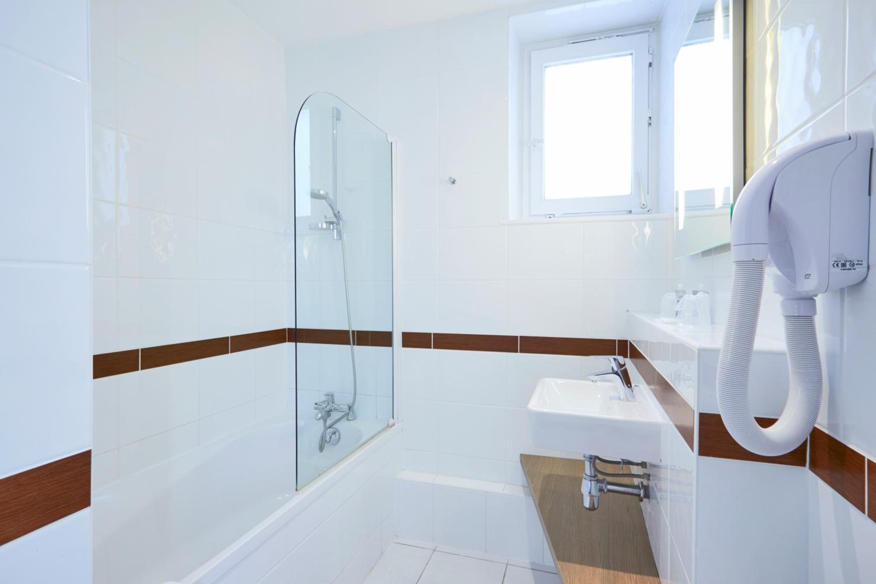 Double Room - Photo 9