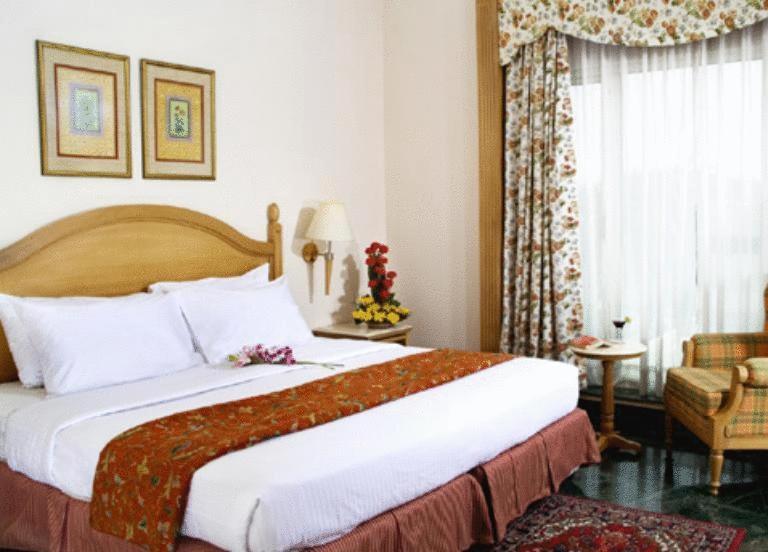 Suite - Photo 1