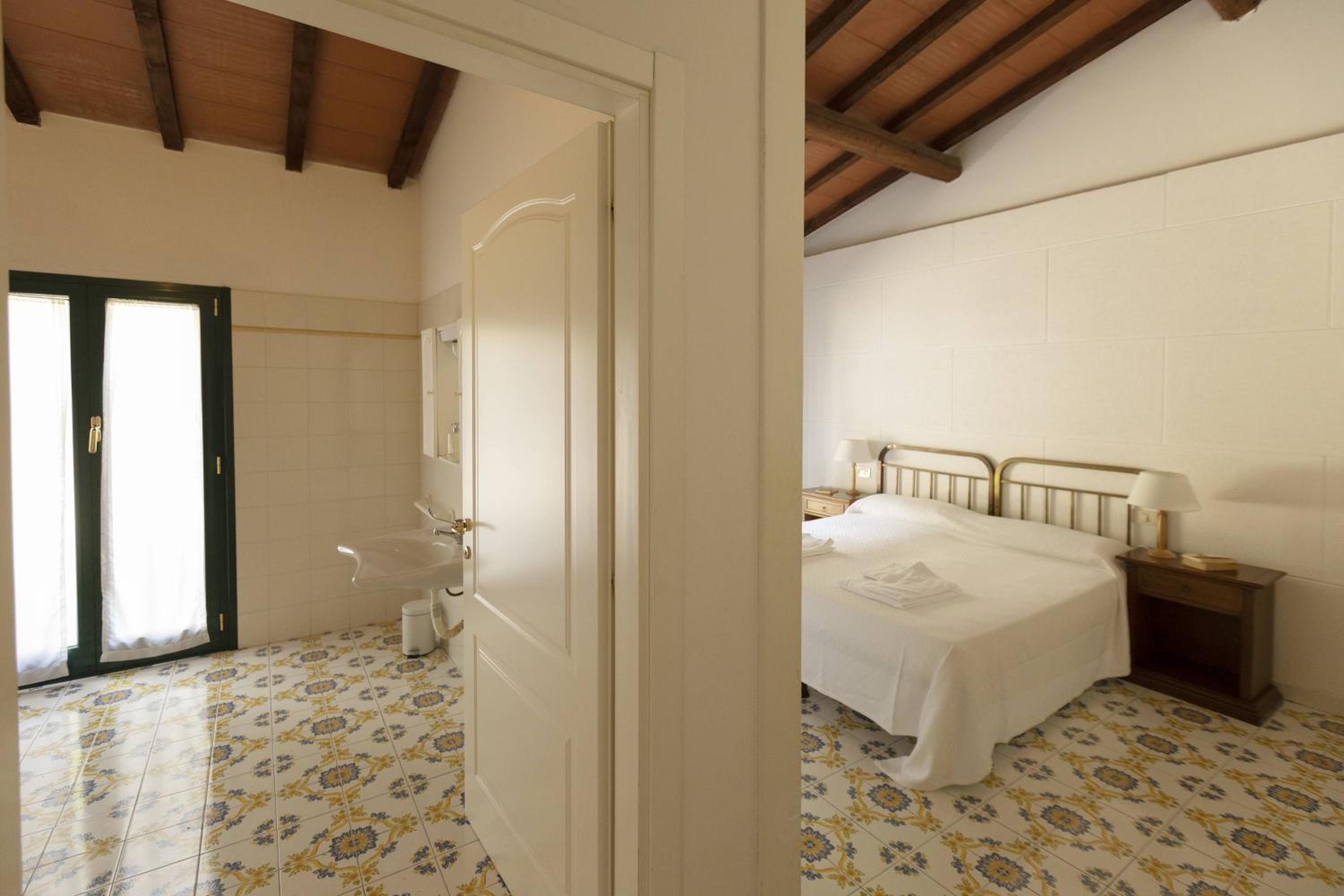 One-Bedroom Apartment (2 Adults) - Separate Building photo 3