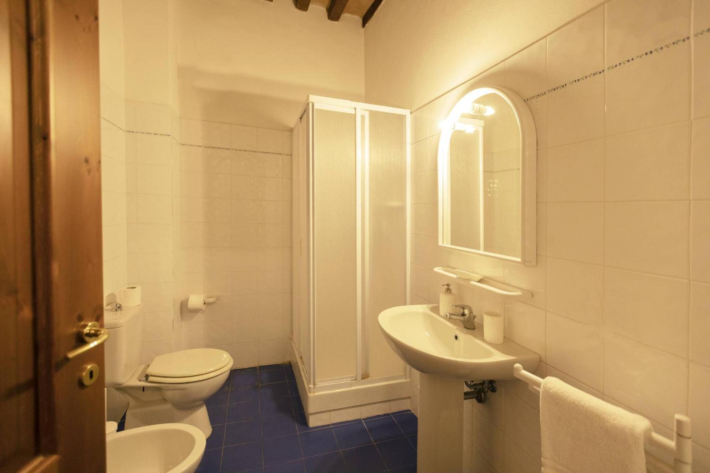 Two-Bedroom Apartment (4 Adults) - Attic photo 3
