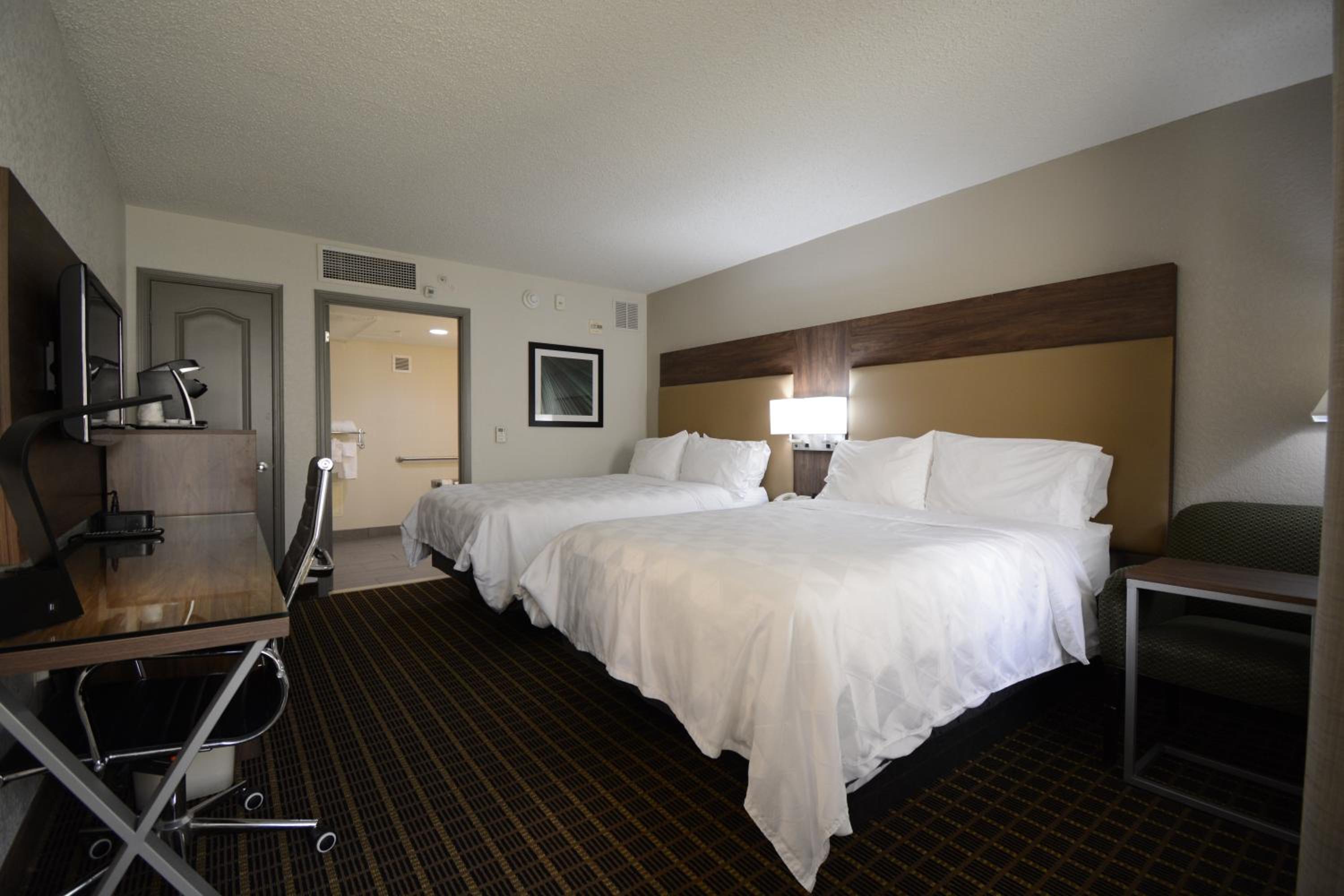 Standard Double Room with Two Double Beds - Photo 1