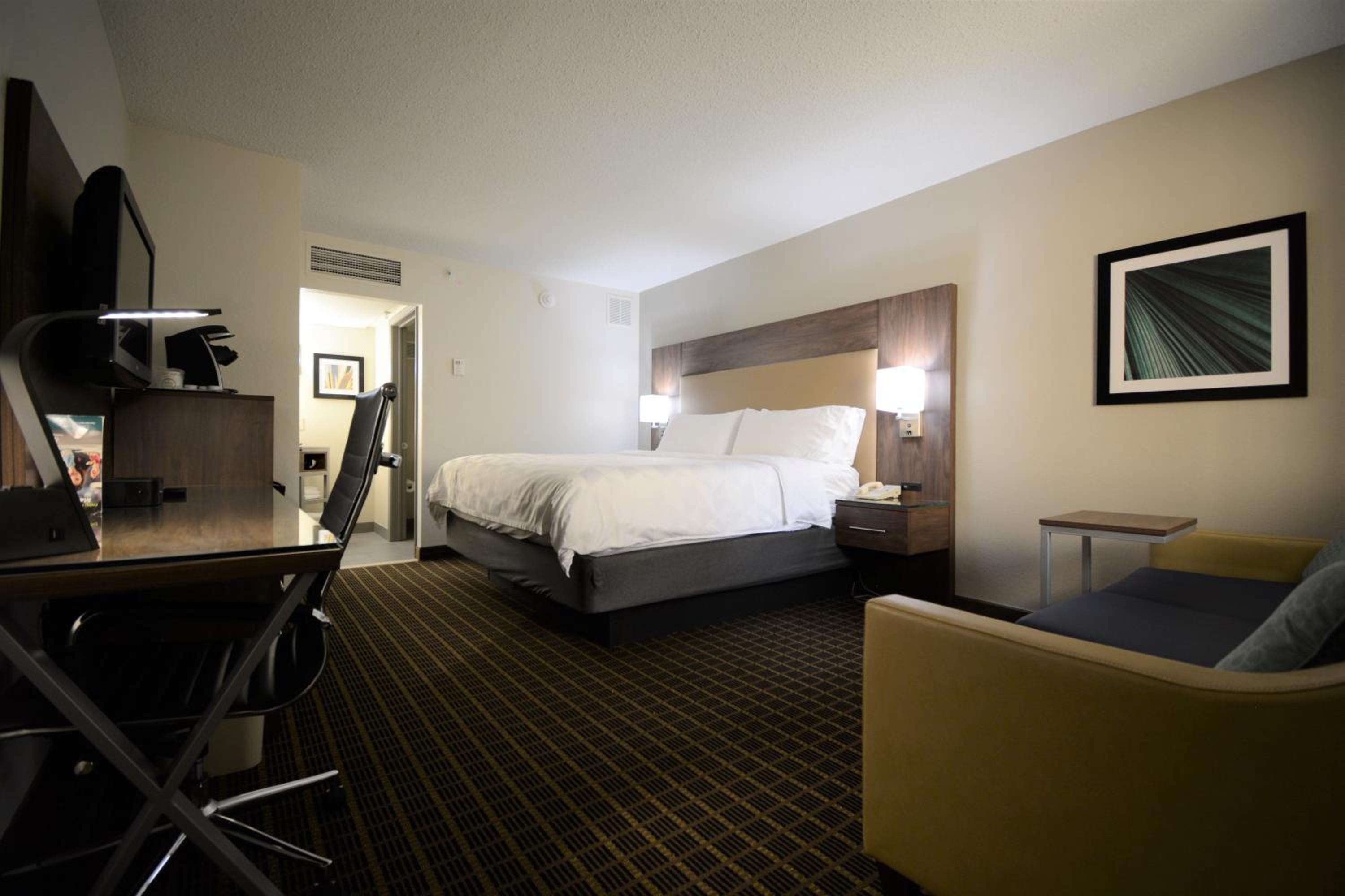 Standard King Room - Photo 1