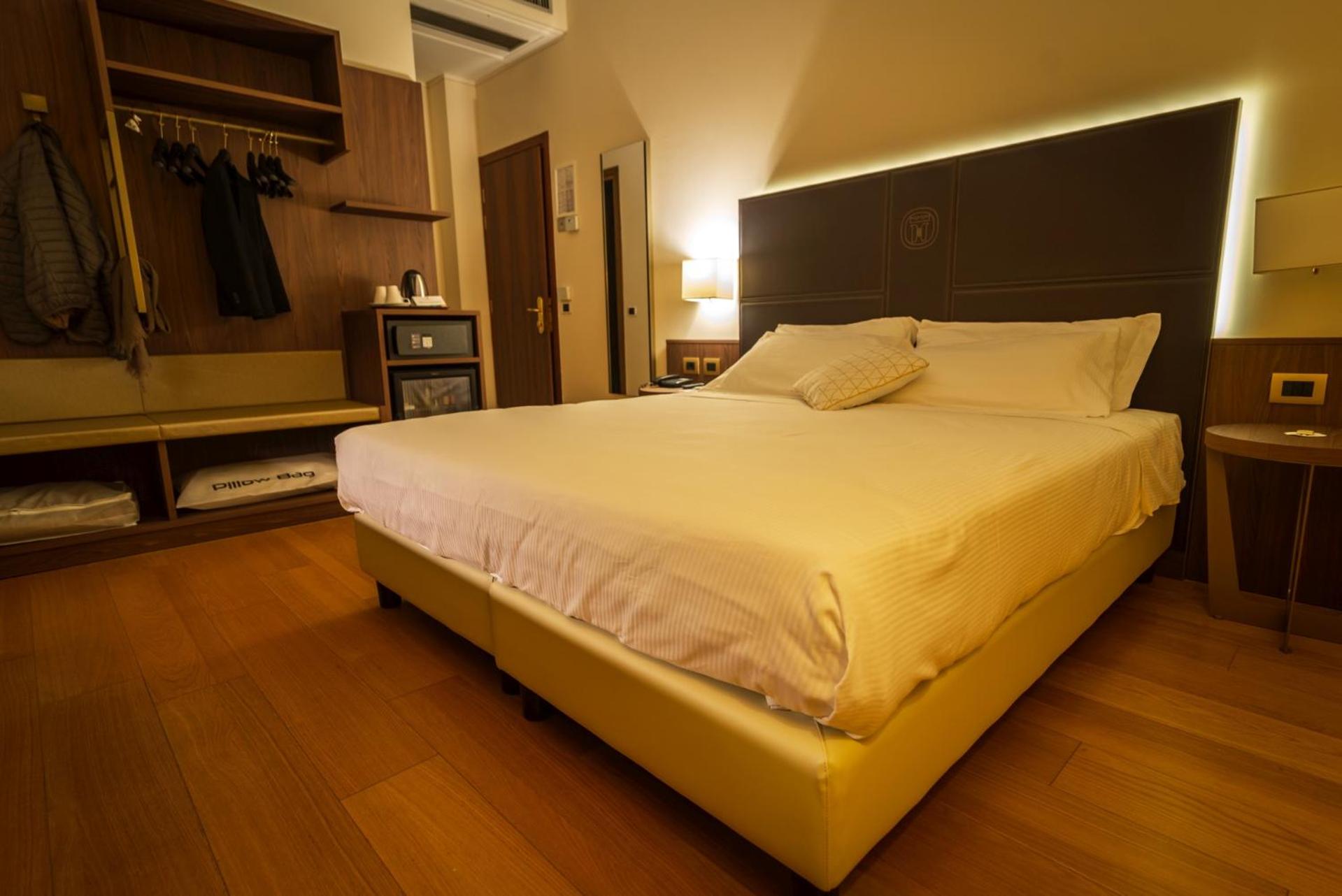 Double Room thumbnail 5
