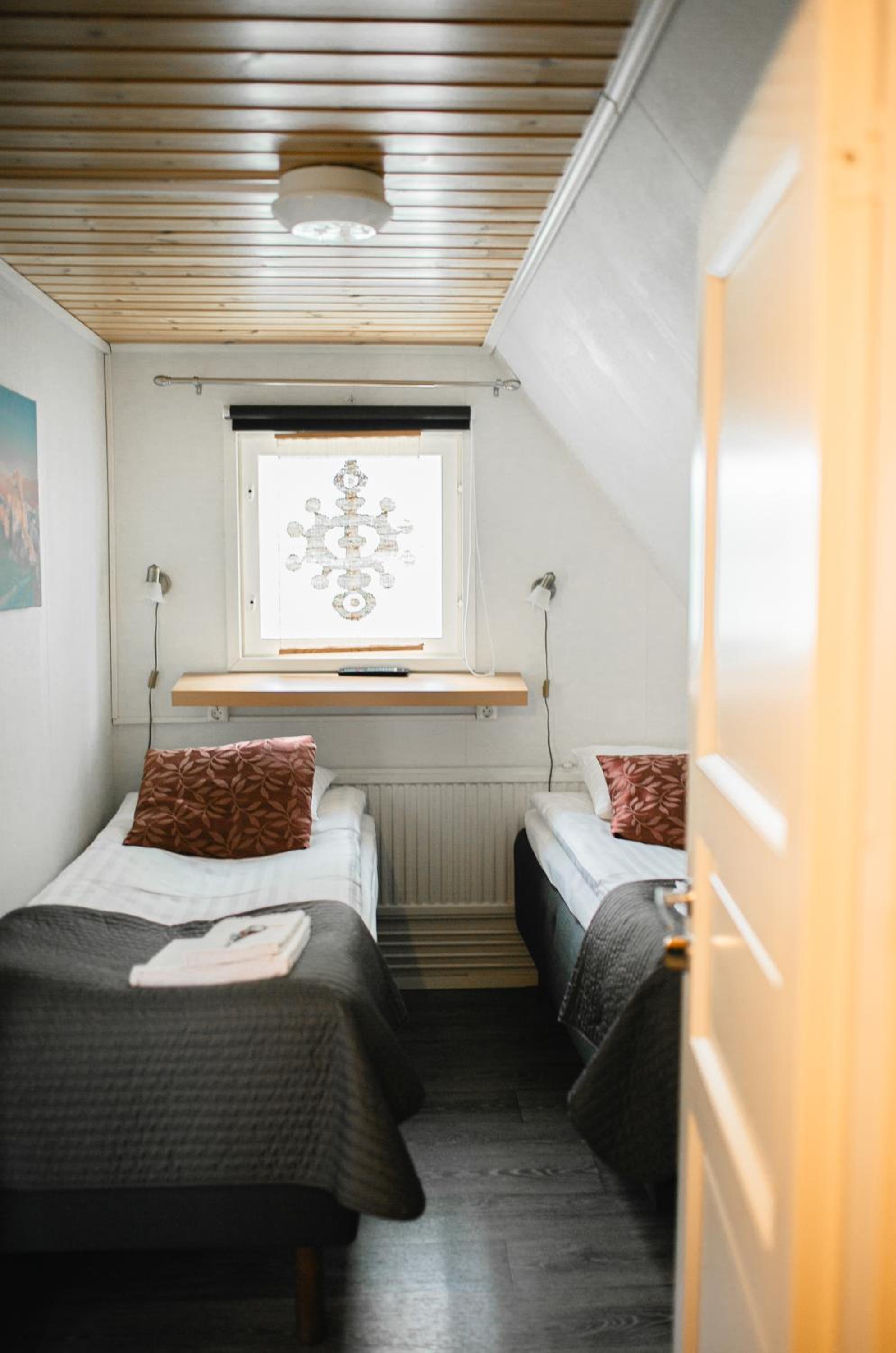 Standard Twin Room - Photo 1