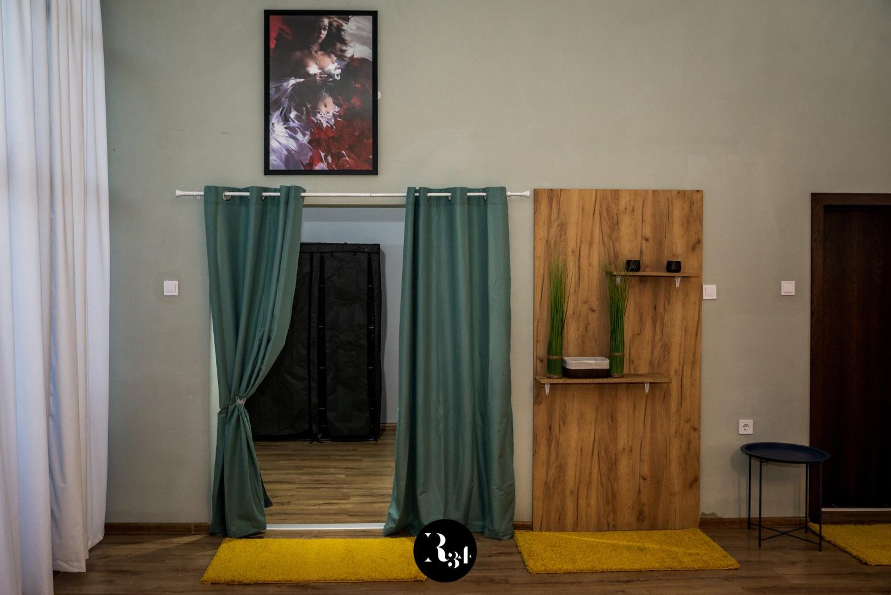 Studio with Balcony photo 1