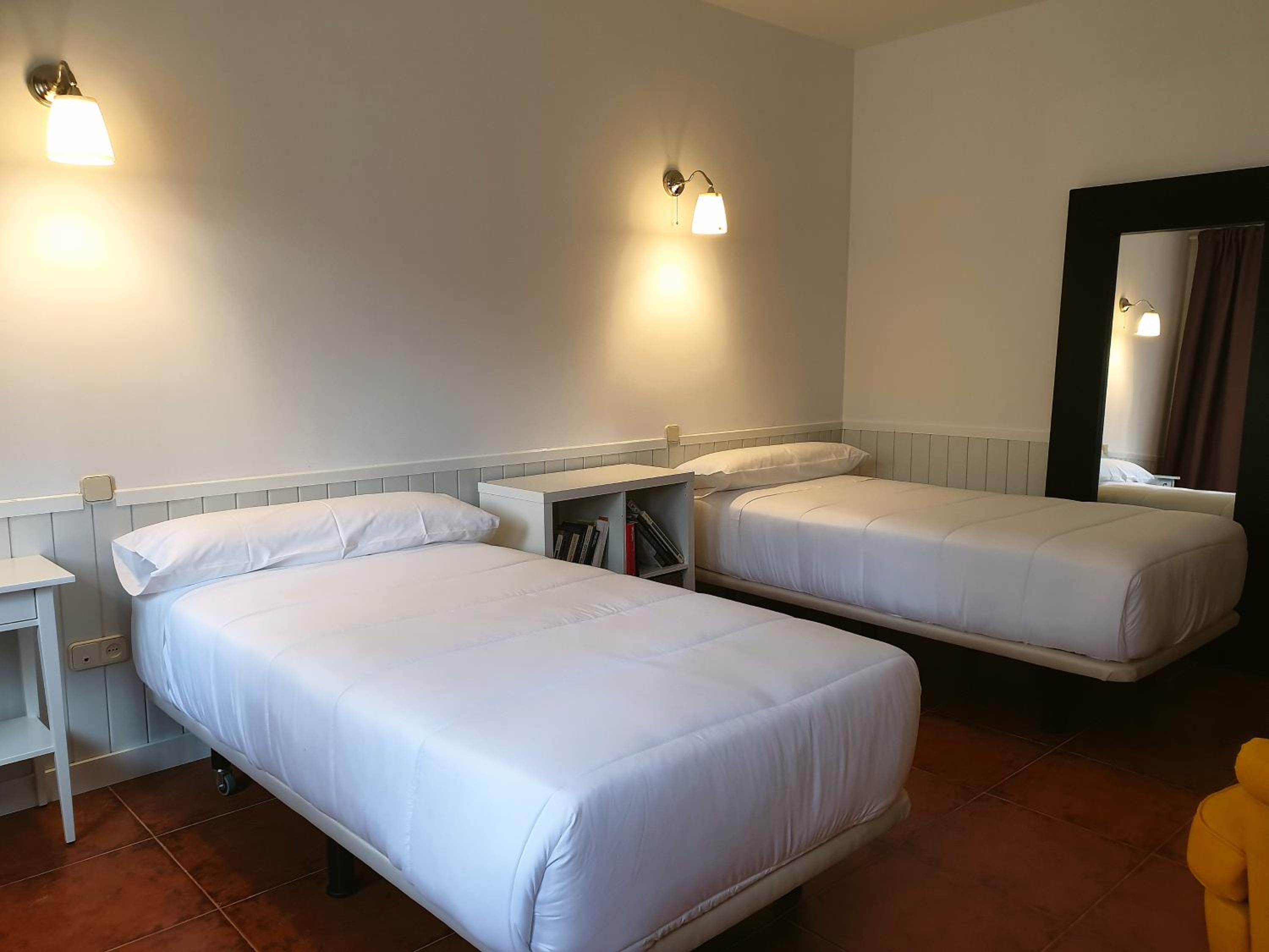 Double Room - Photo 8