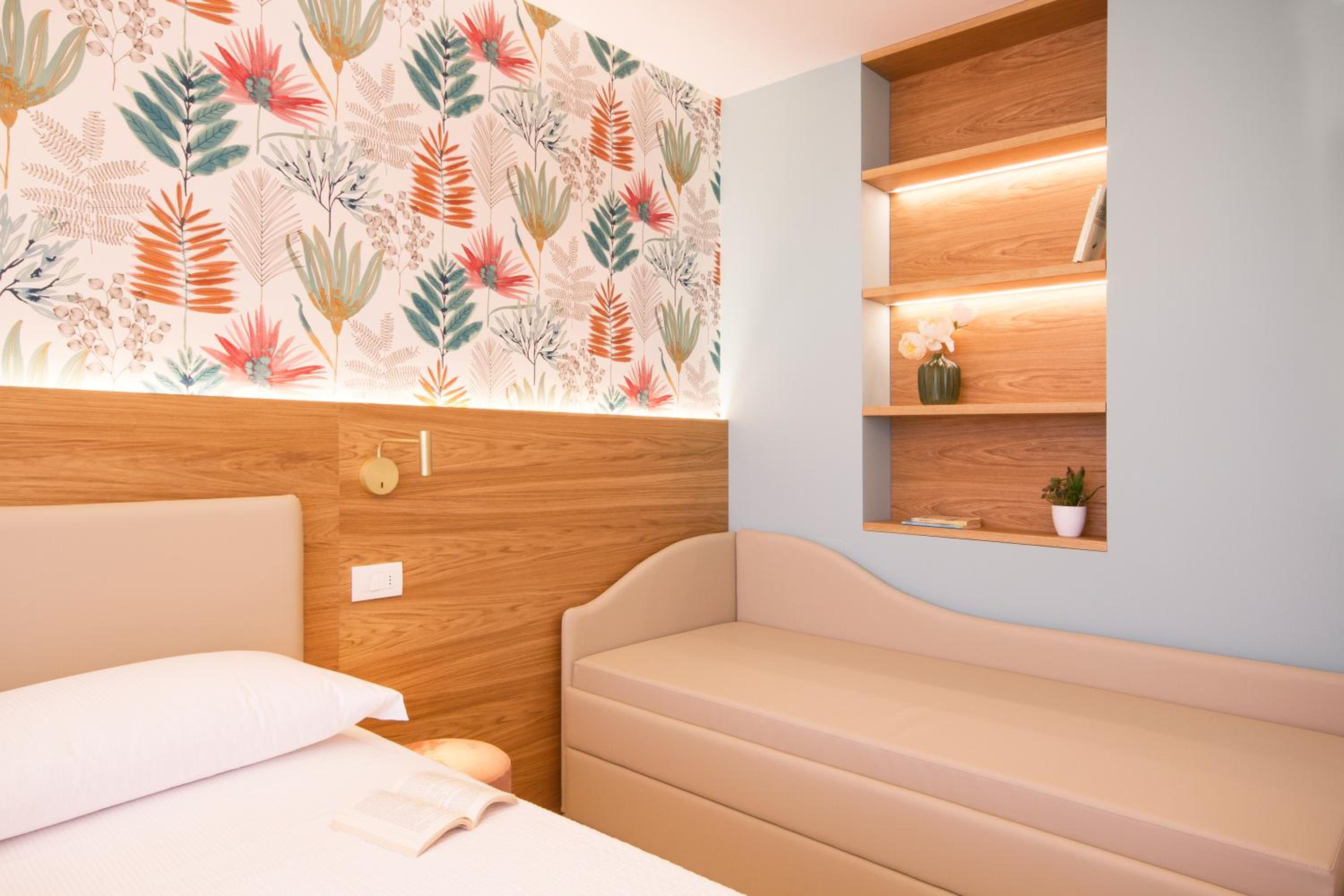 Superior Double Room with Side Sea View photo 2