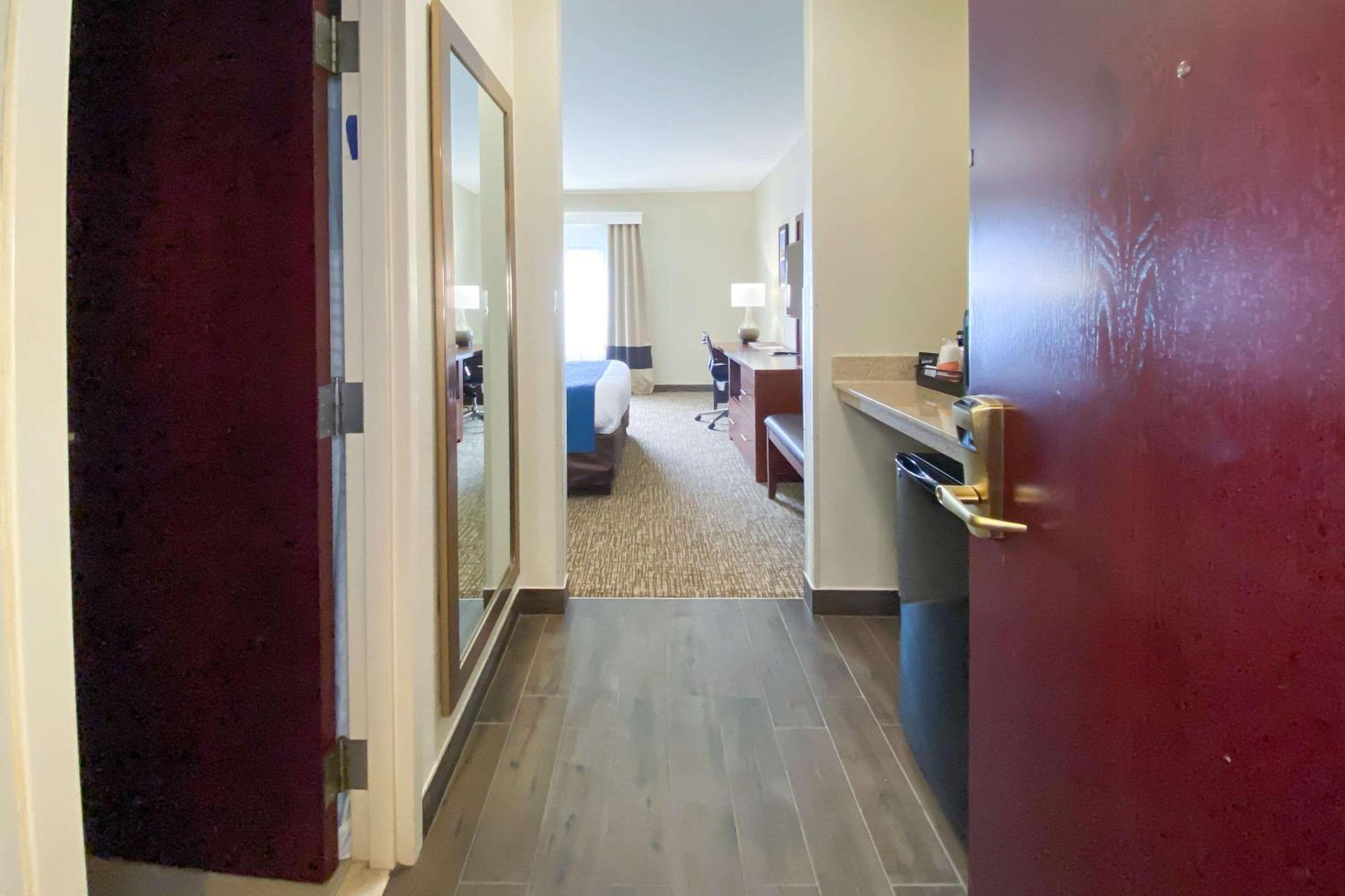 King Room - Non-Smoking - Photo 4