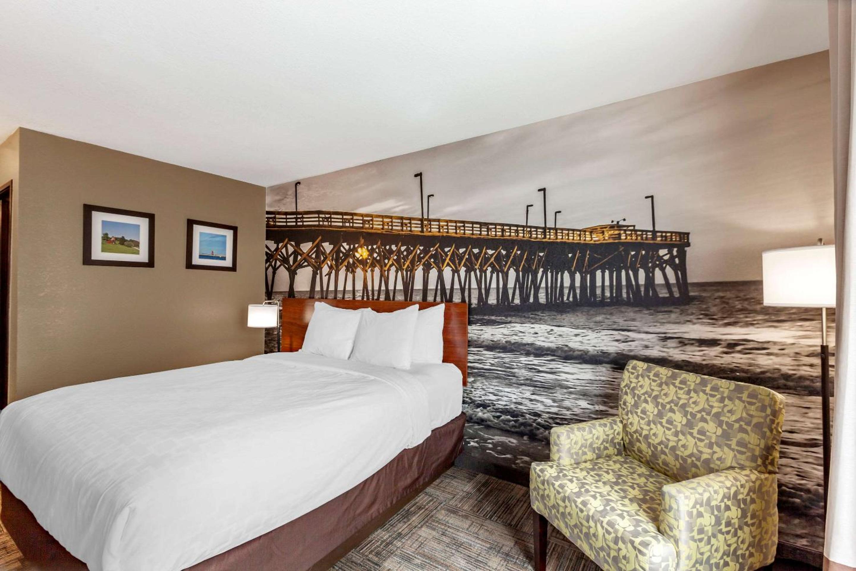 Standard King Room - Non-Smoking  - Photo 4