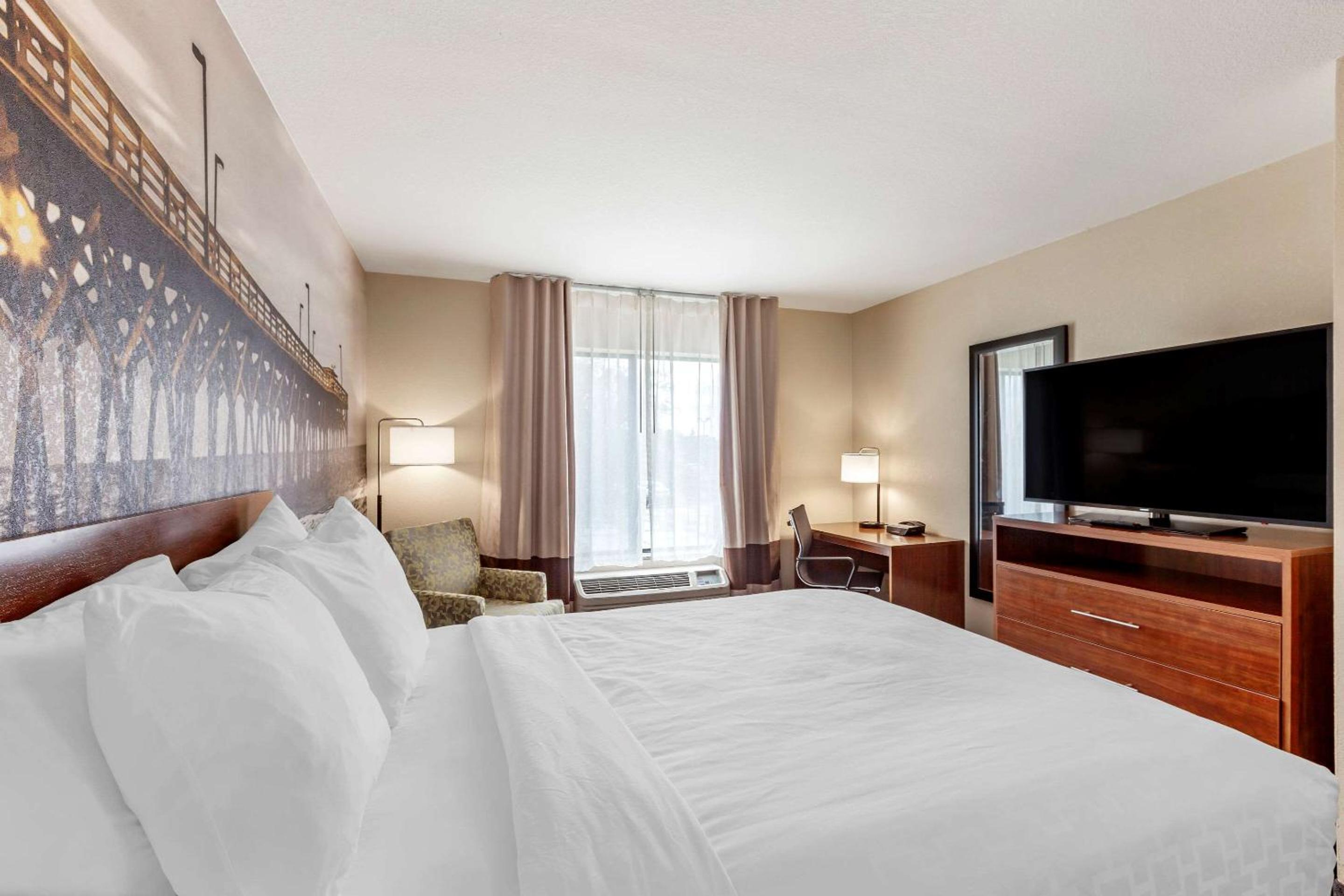 Standard King Room - Non-Smoking  - Photo 2