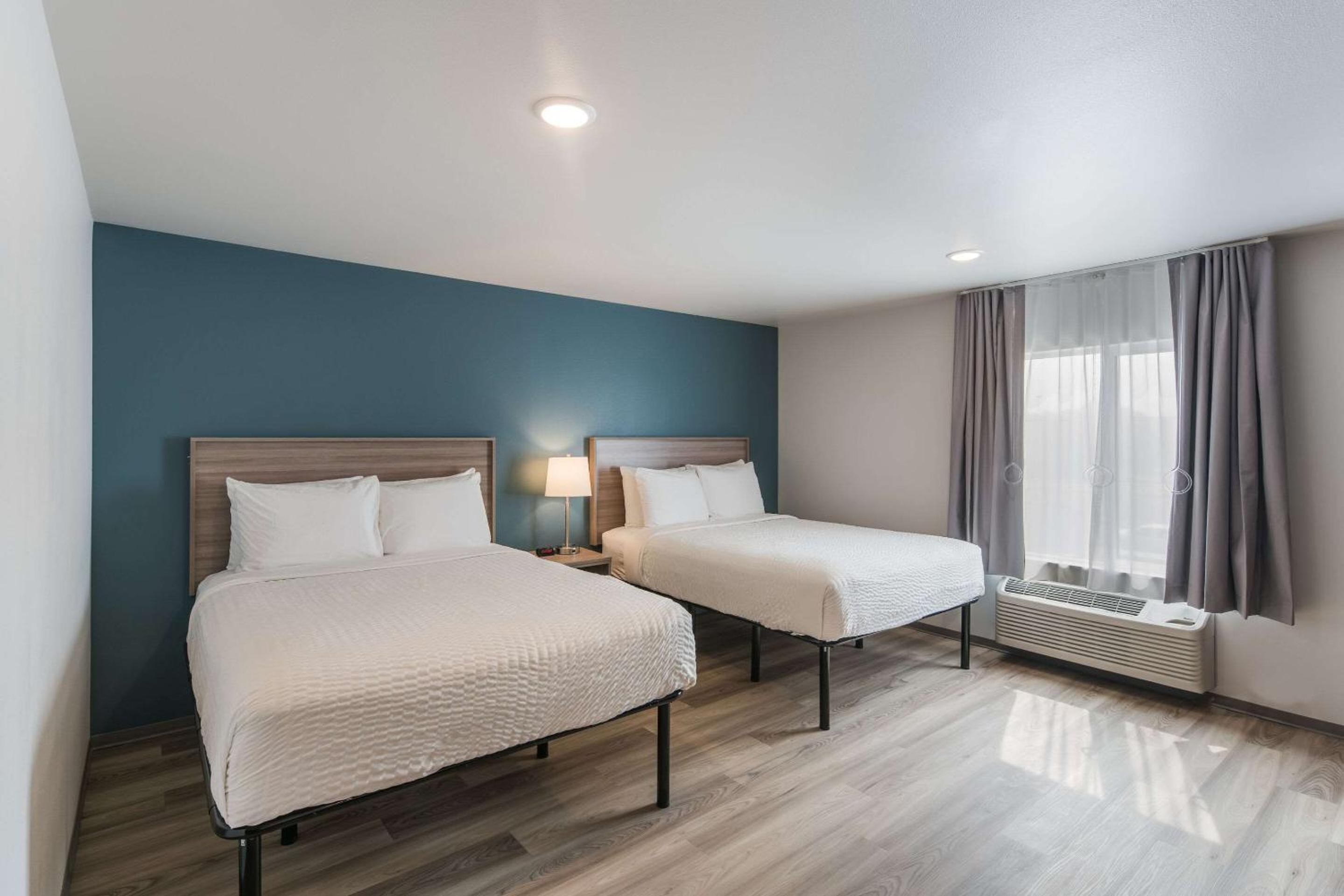 Queen Room with Two Queen Beds and Tub - Disability Access/Non-Smoking - Photo 1