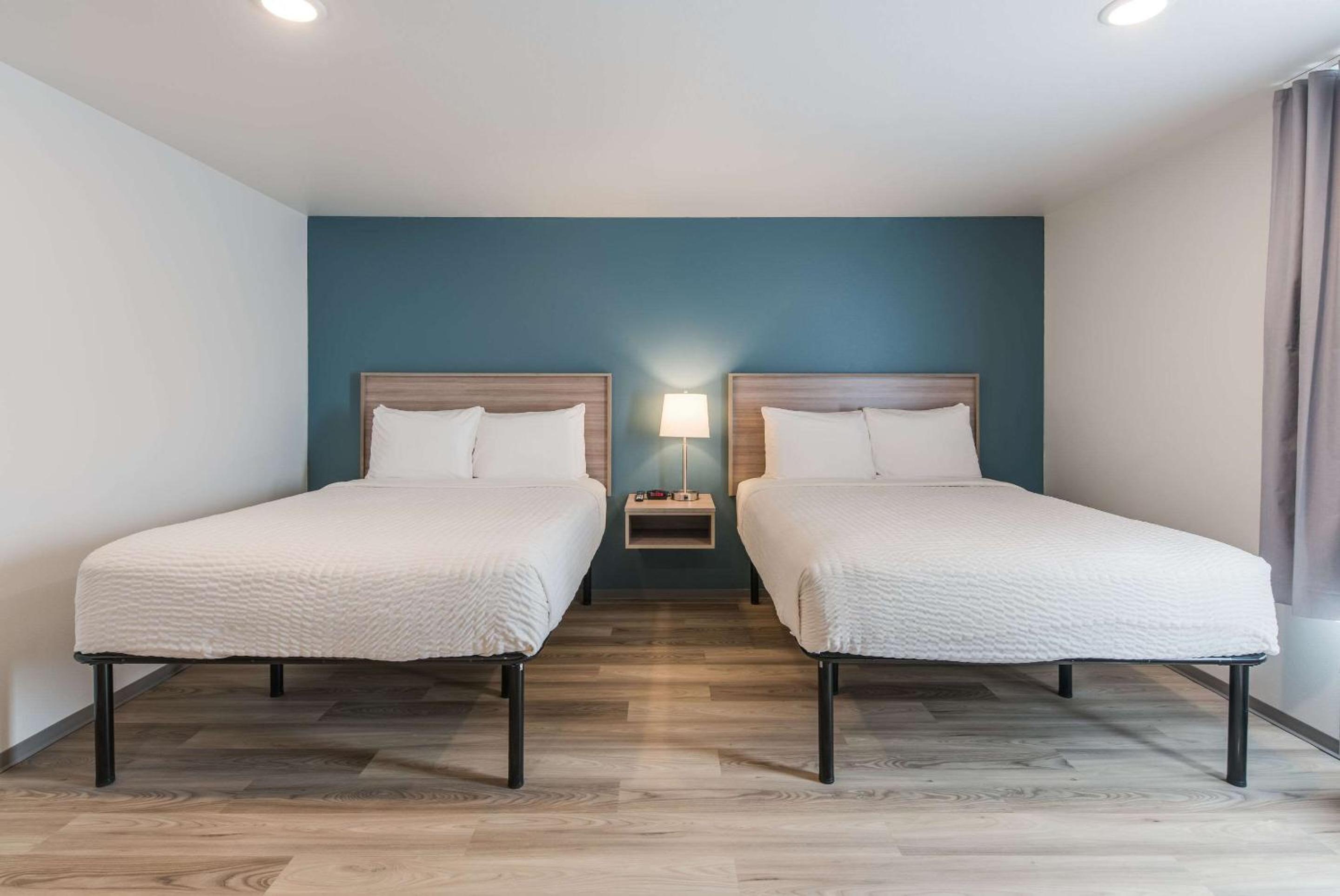 Queen Room with Two Queen Beds and Tub - Disability Access/Non-Smoking - Photo 3