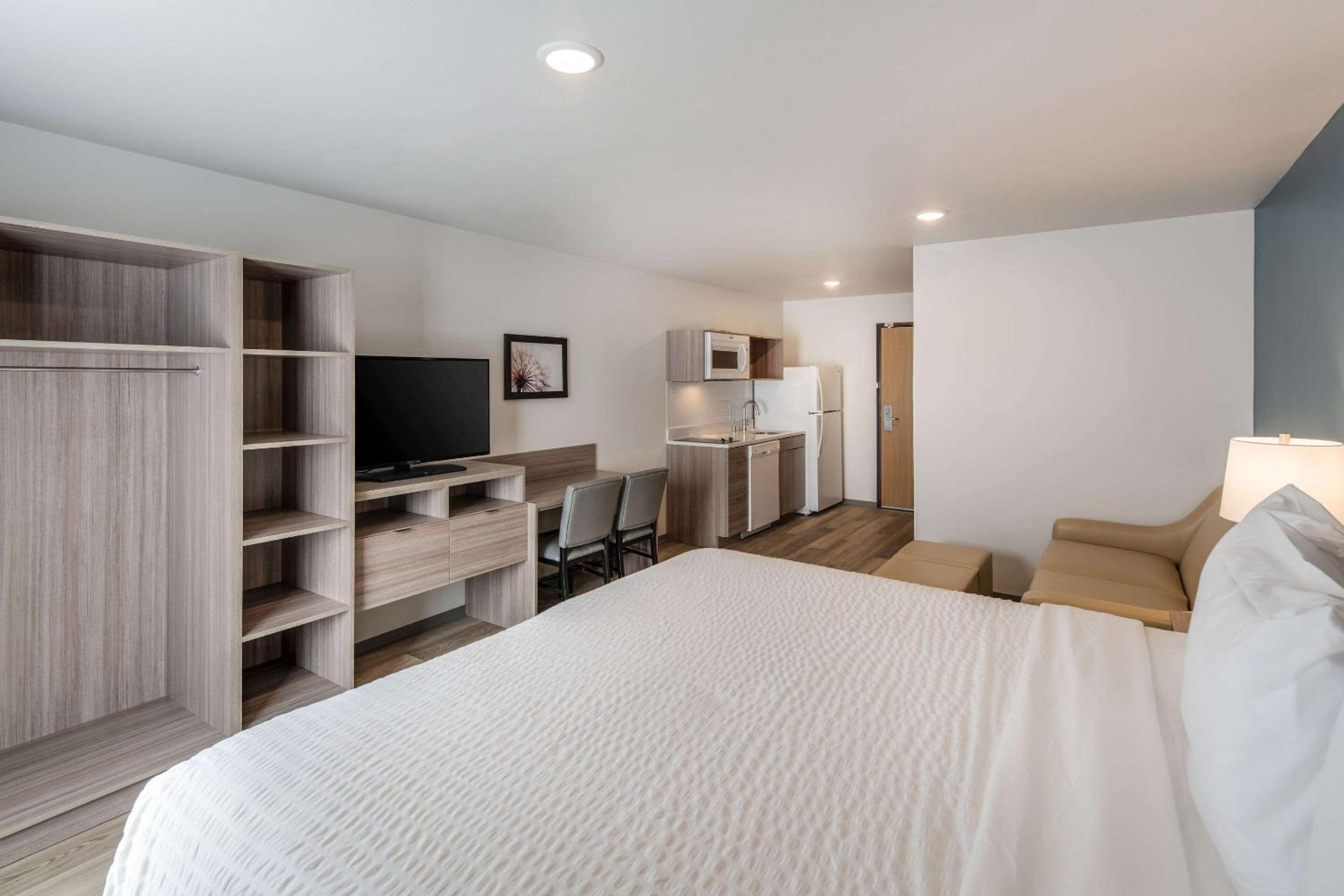 King Room with Sofa Bed - Non-Smoking