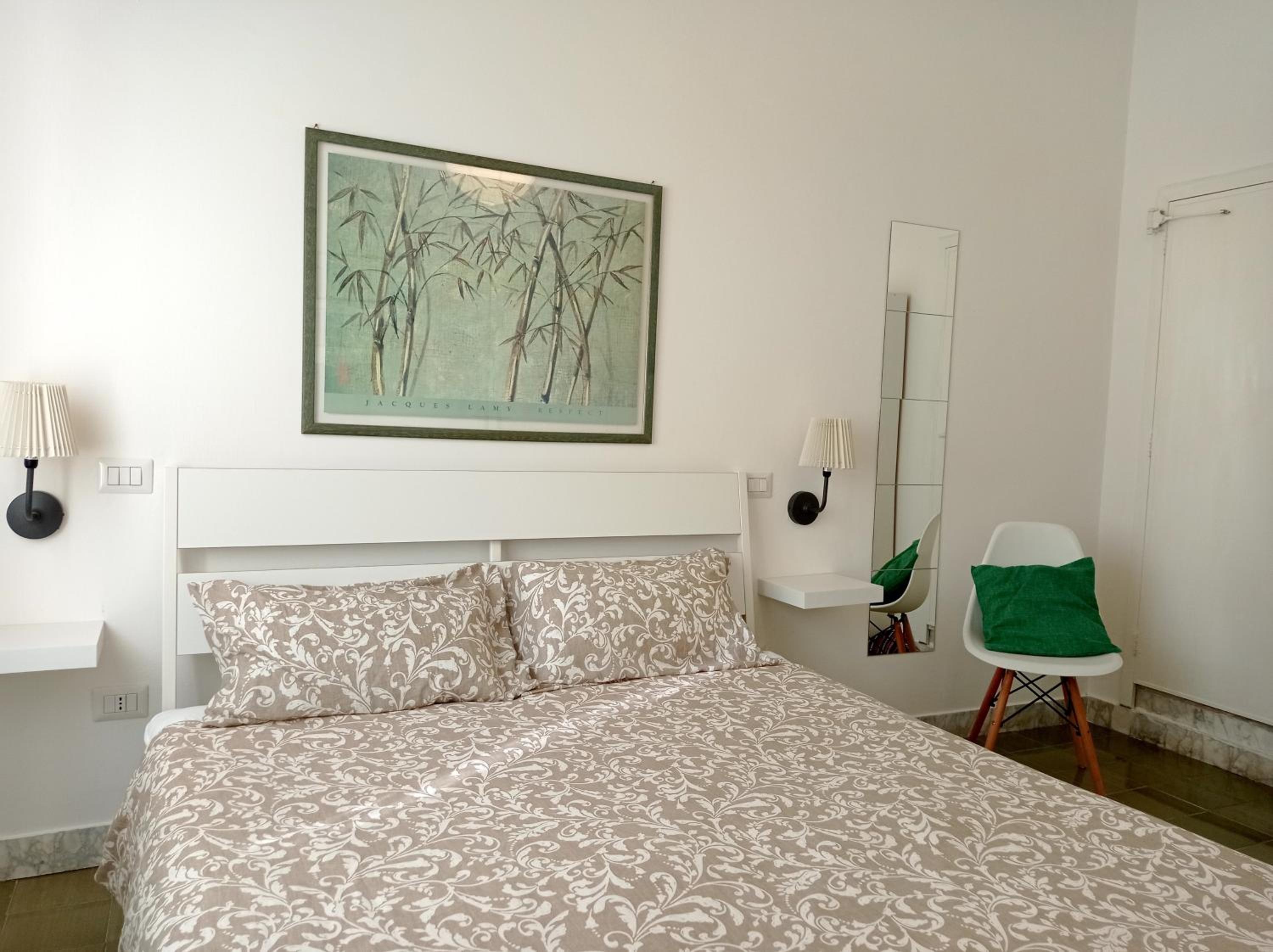 Double Room with Private Bathroom - Photo 10