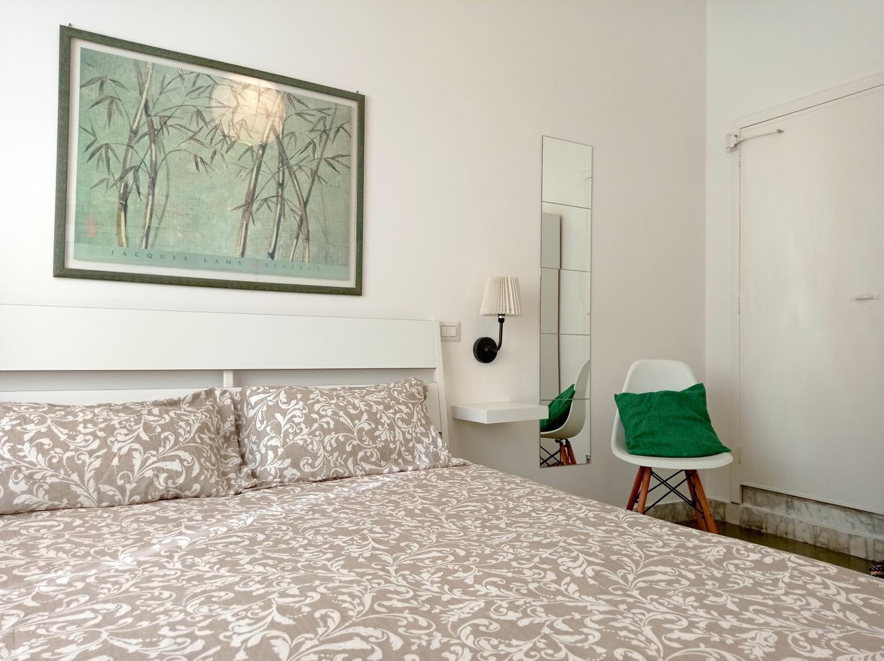 Double Room with Private Bathroom - Photo 11