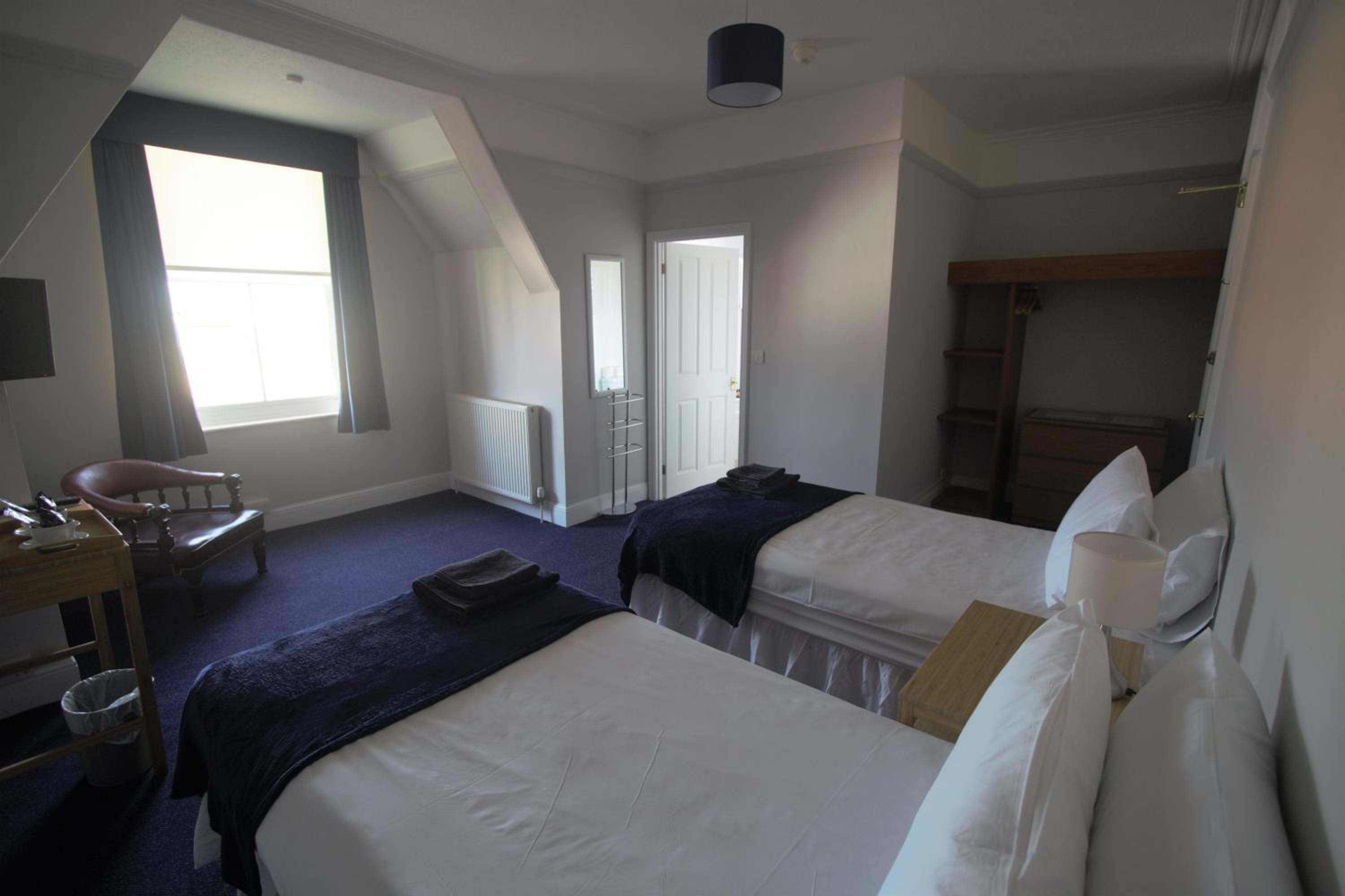 Standard Twin Room - Photo 1