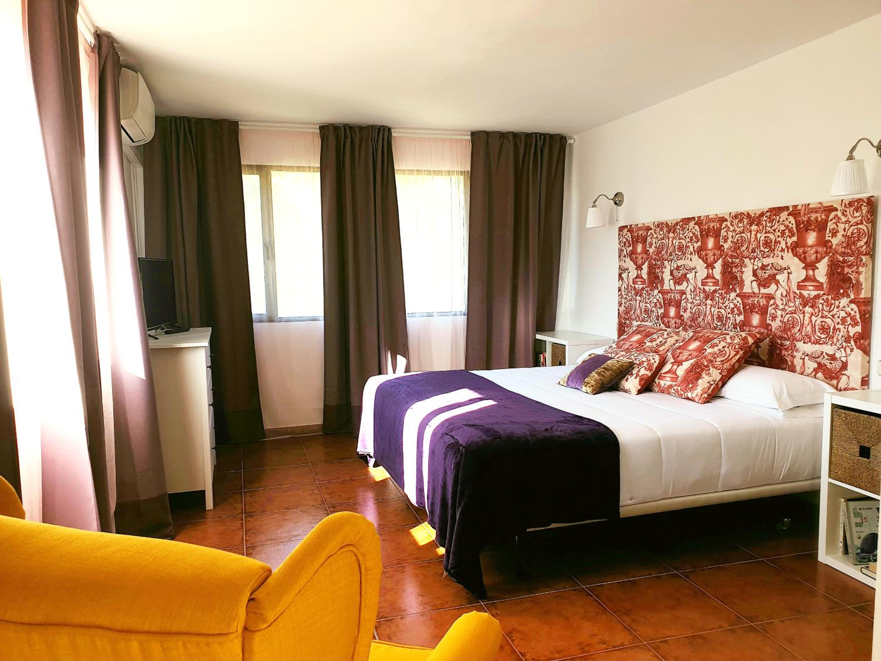 Deluxe Room - Photo 5