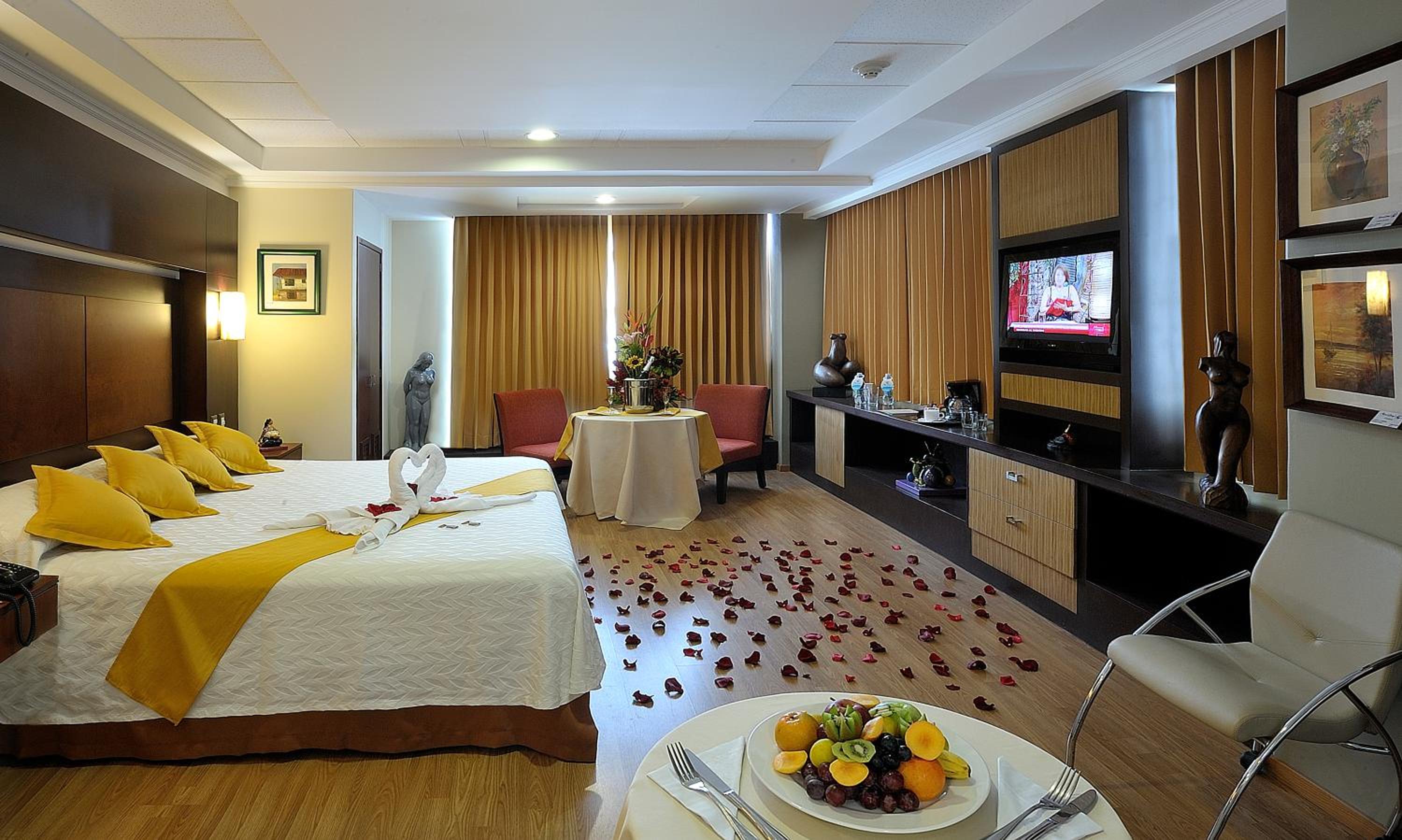 Deluxe Suite with Spa Bath - Photo 1
