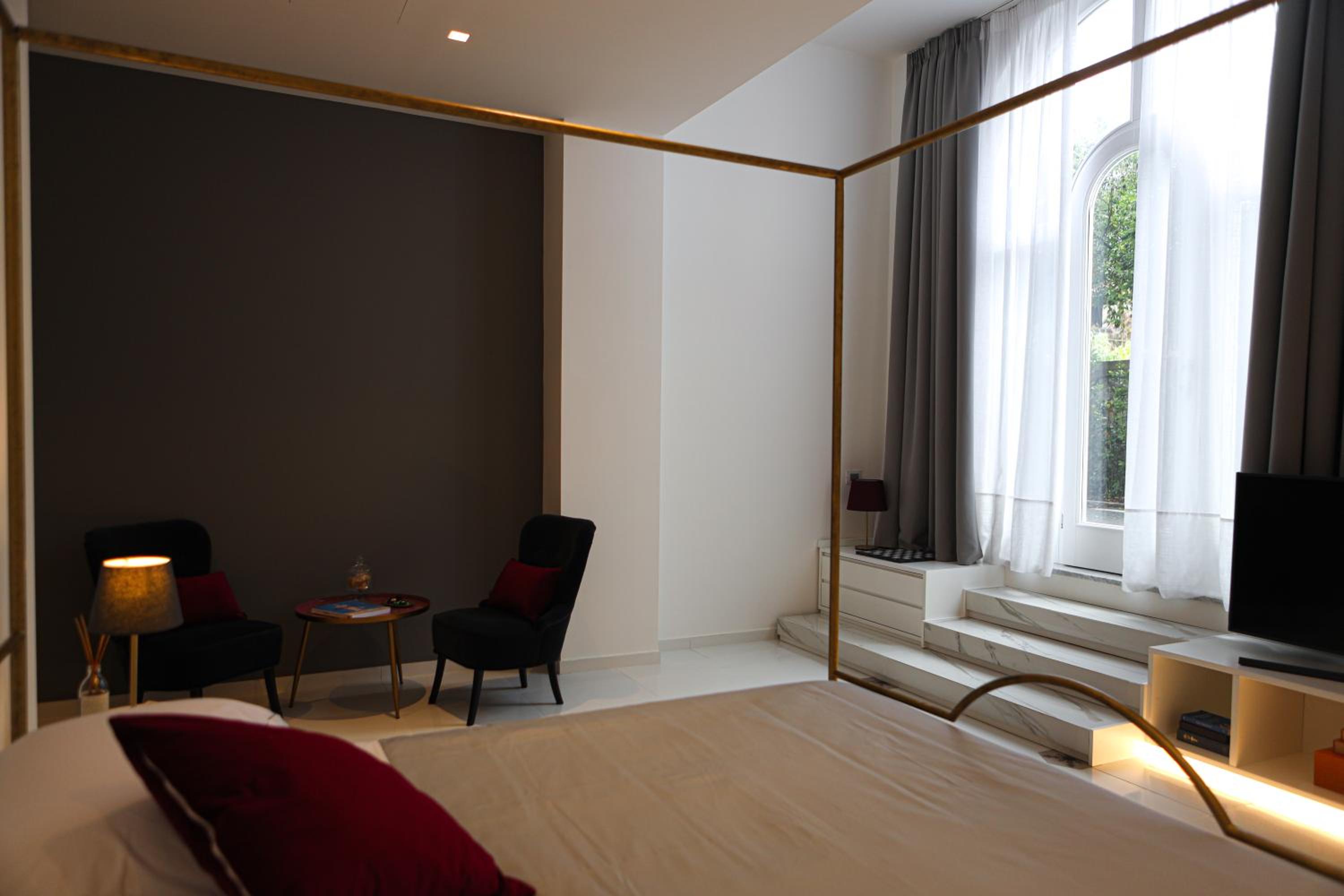 Deluxe Queen Suite photo 1