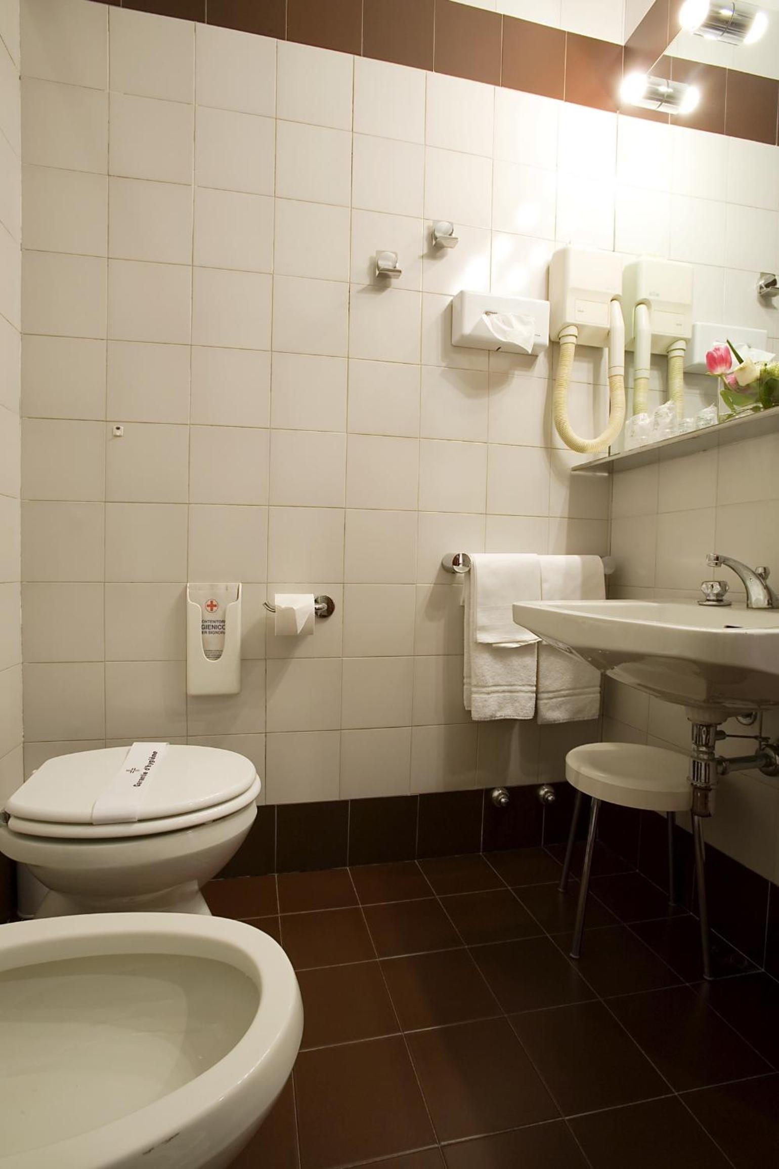 Standard Double Room - Photo 2