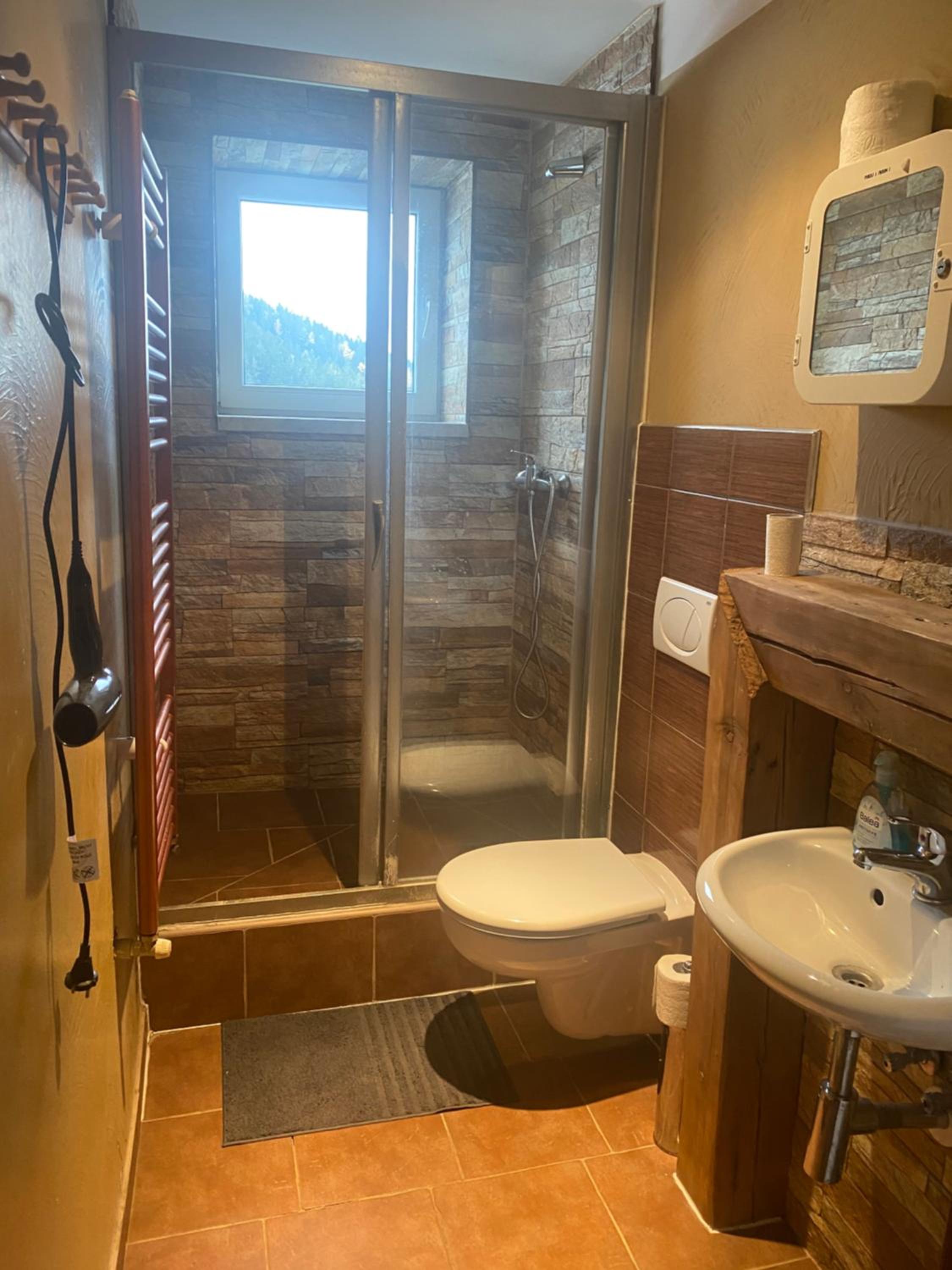 Quadruple Room with Shared Bathroom photo 3