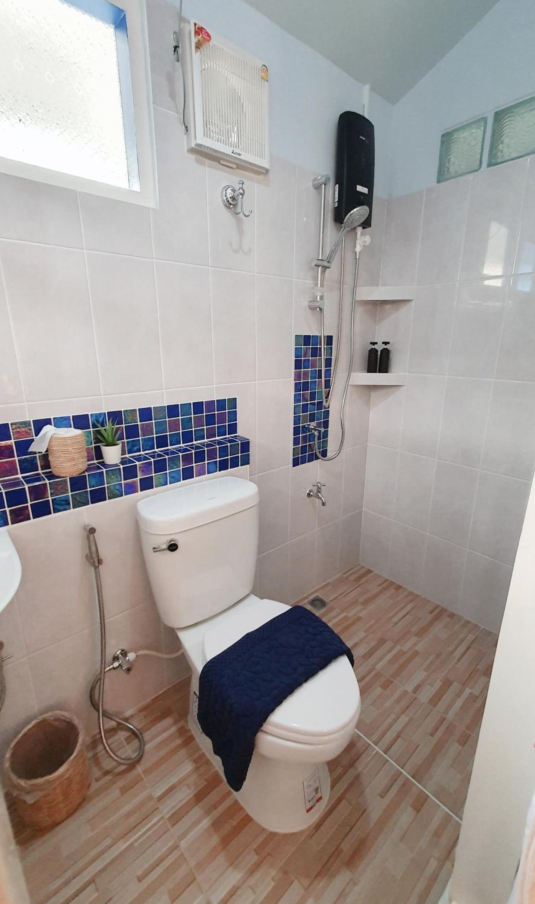 Double Room with Private Bathroom - Photo 11