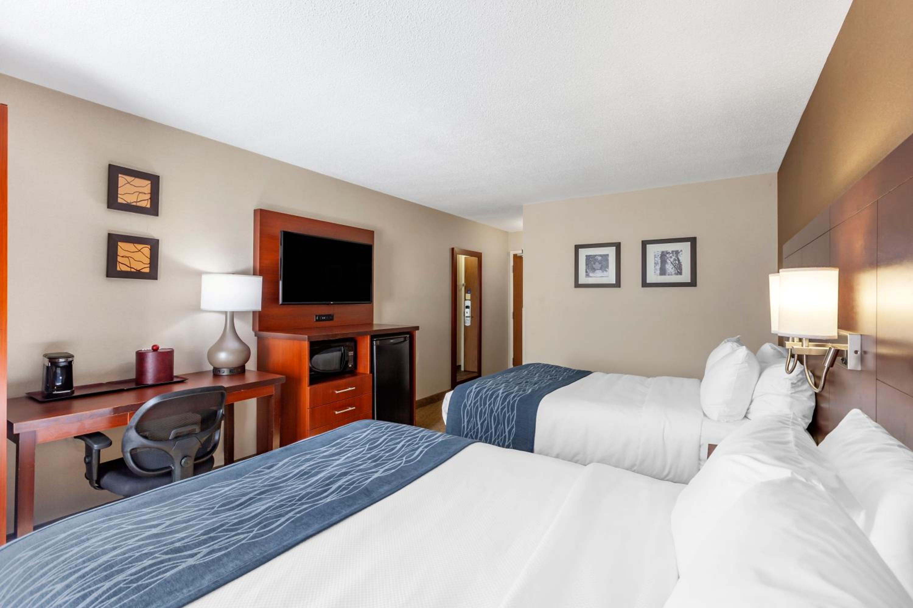 Double Room with Two Double Beds - Non-Smoking - Photo 3