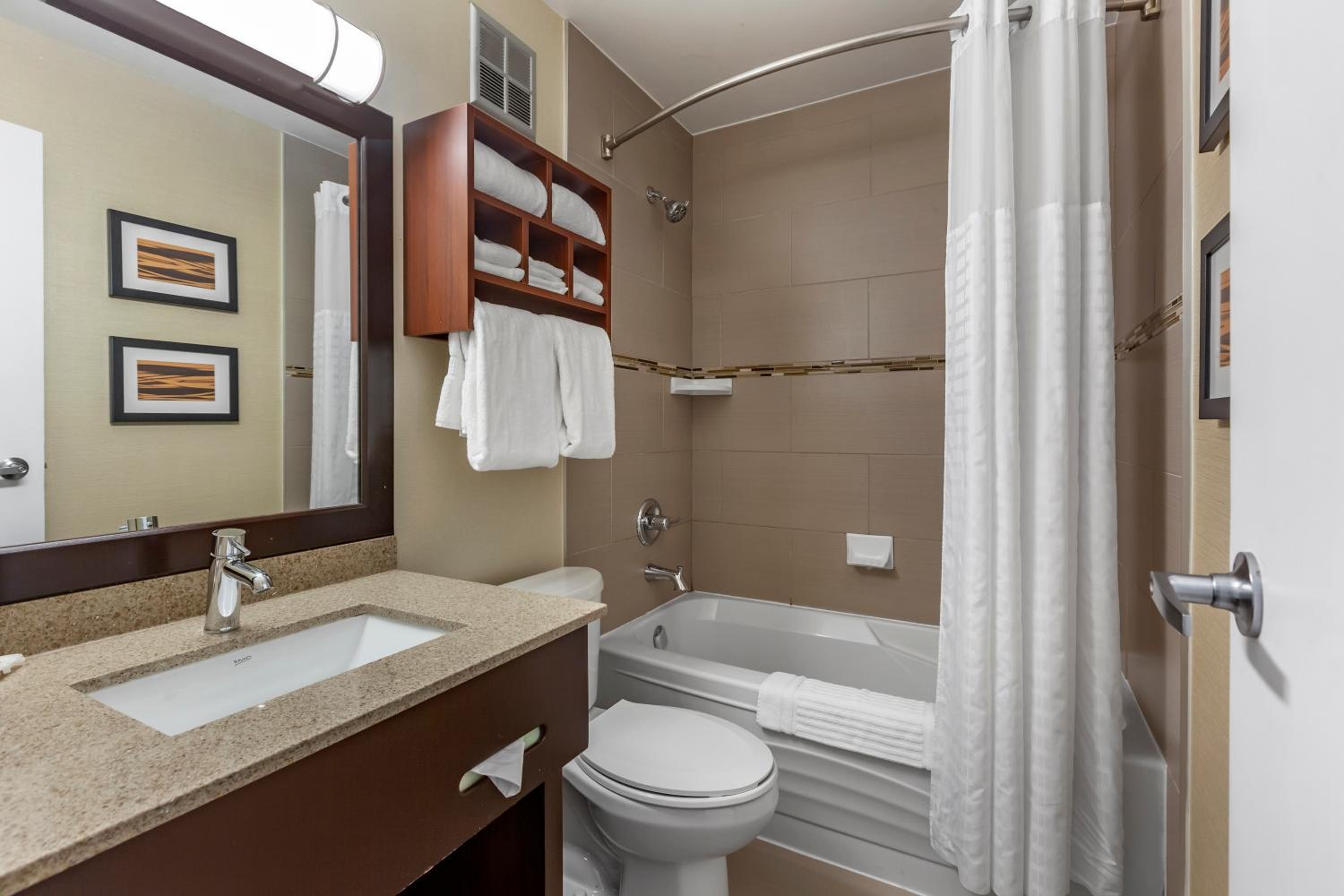Double Room with Two Double Beds - Non-Smoking - Photo 4