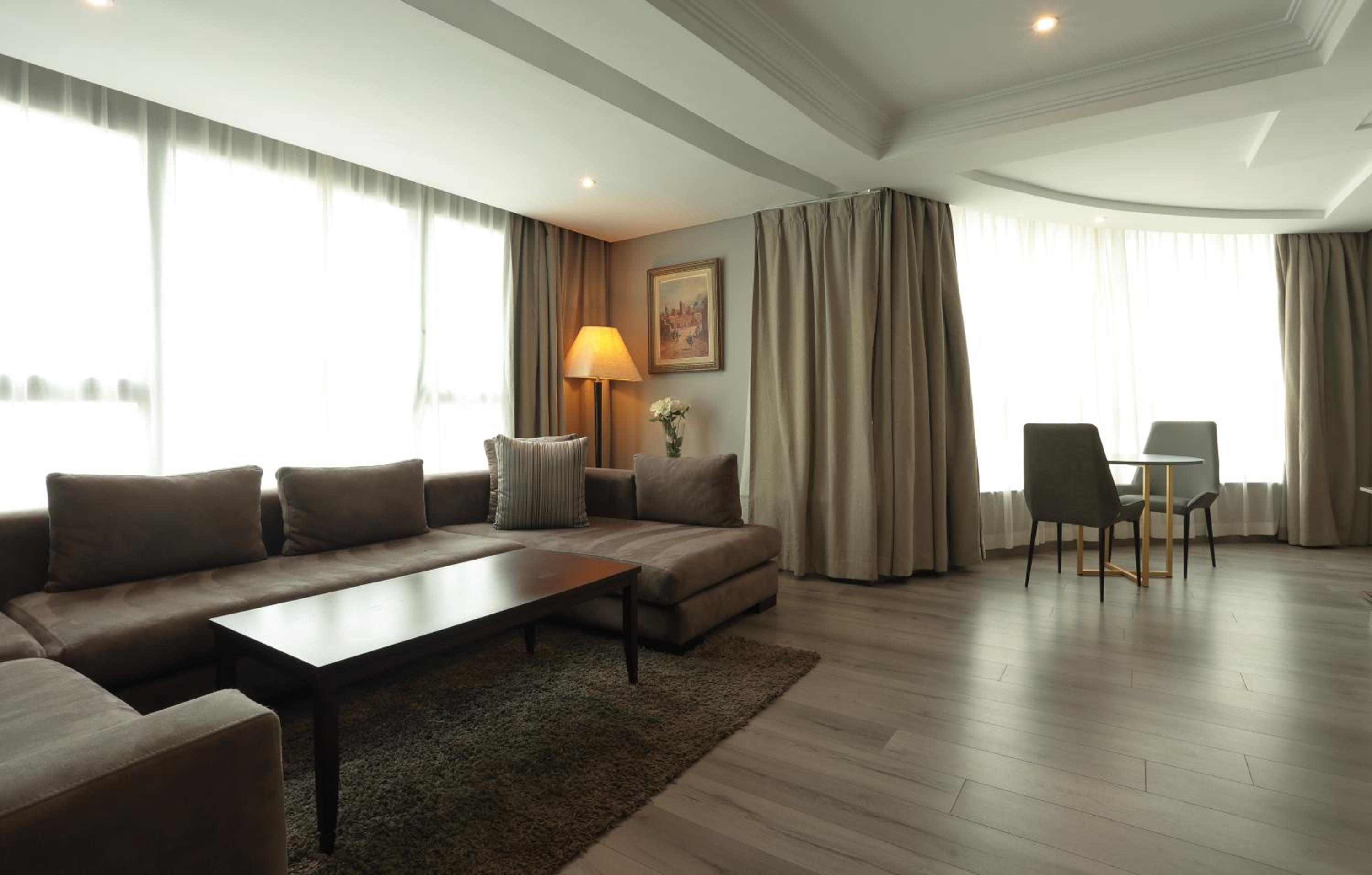 Ambassador Suite - Photo 6