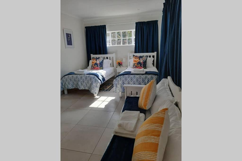 One-Bedroom Apartment - Photo 1