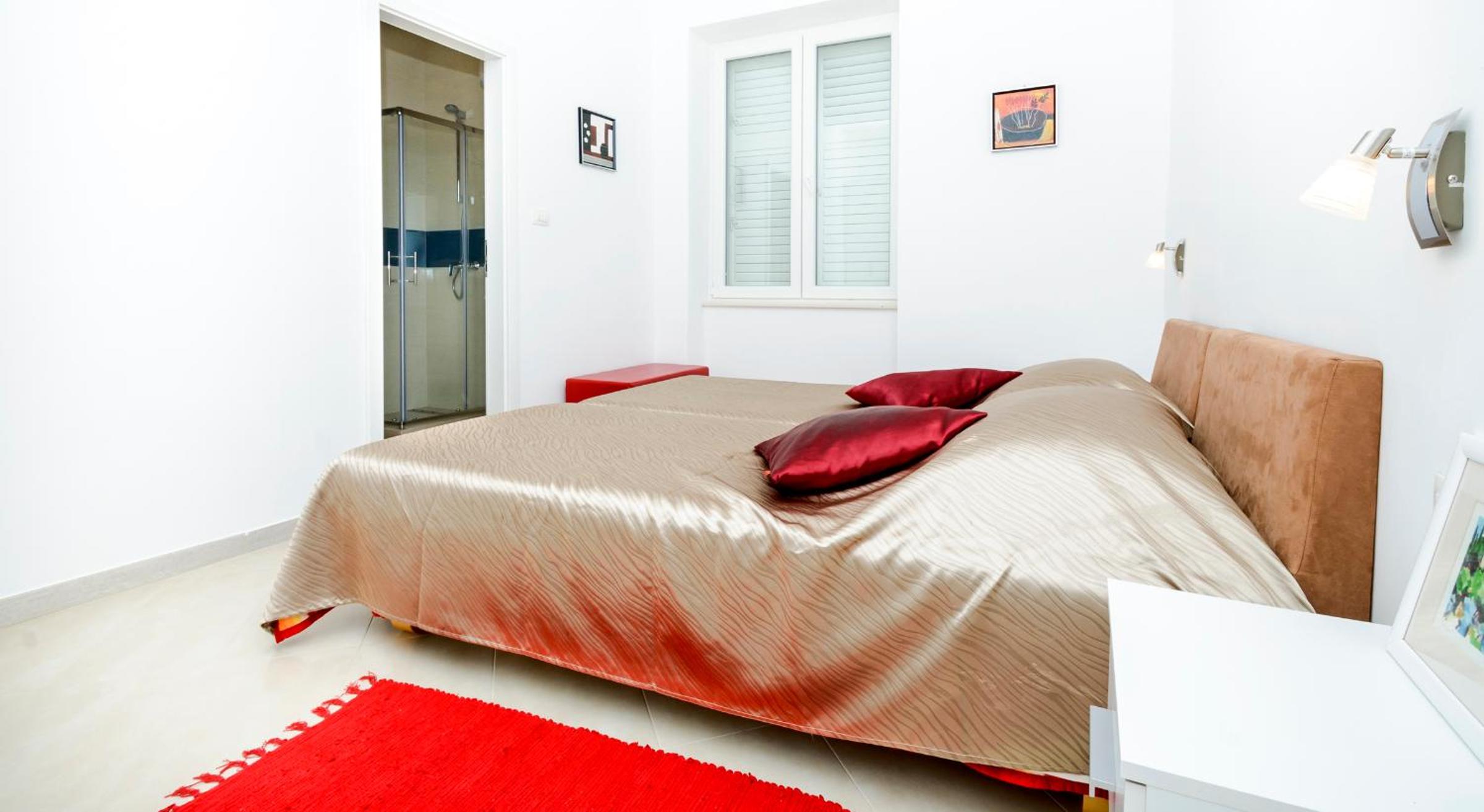 Comfort One-Bedroom Apartment with Terrace