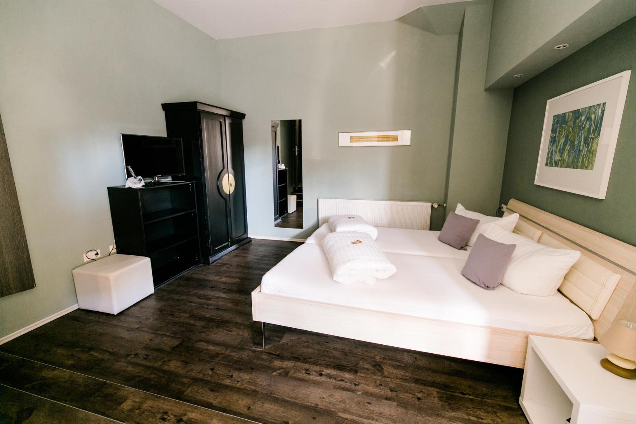 Deluxe Double Room - Photo 8