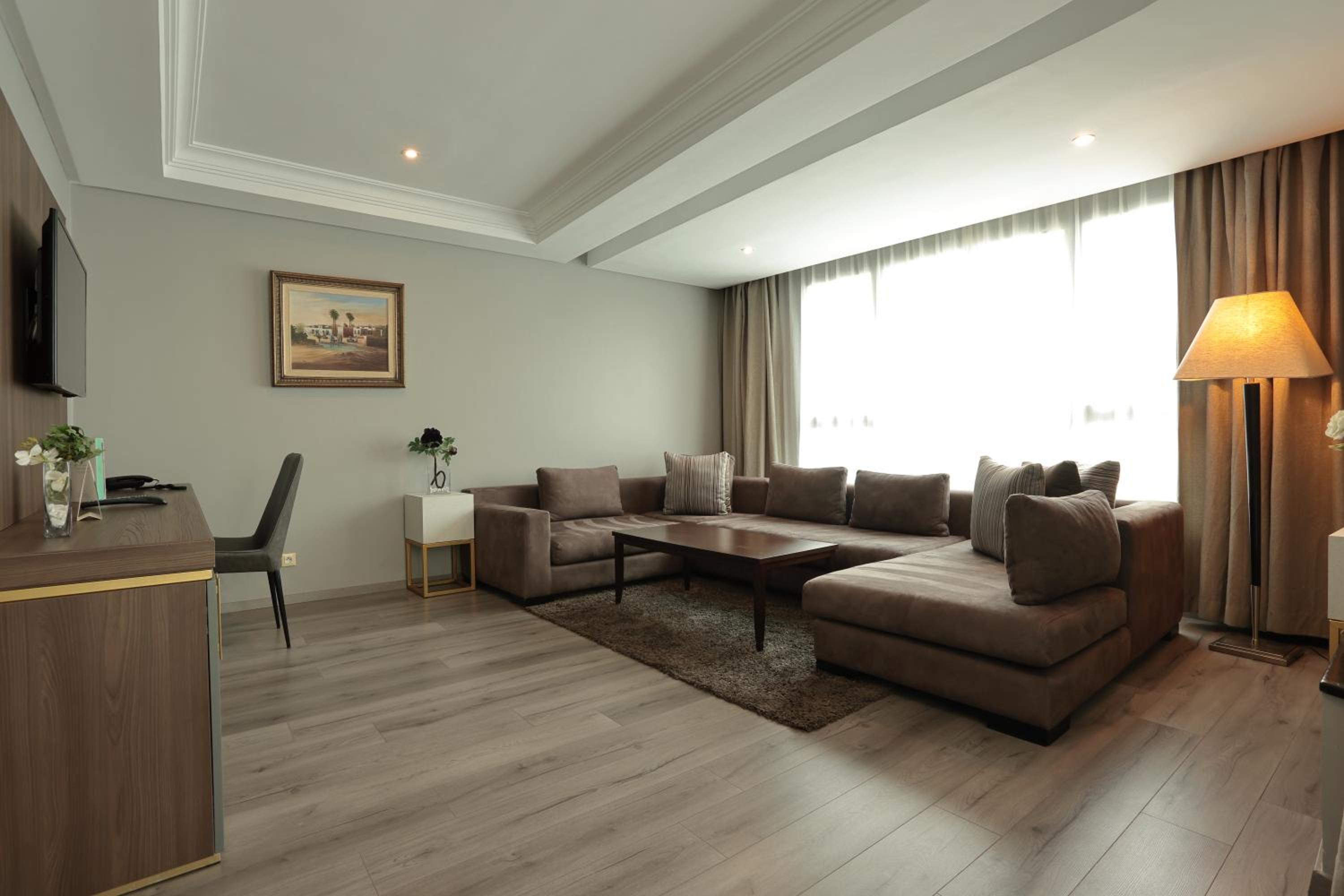 Ambassador Suite - Photo 2