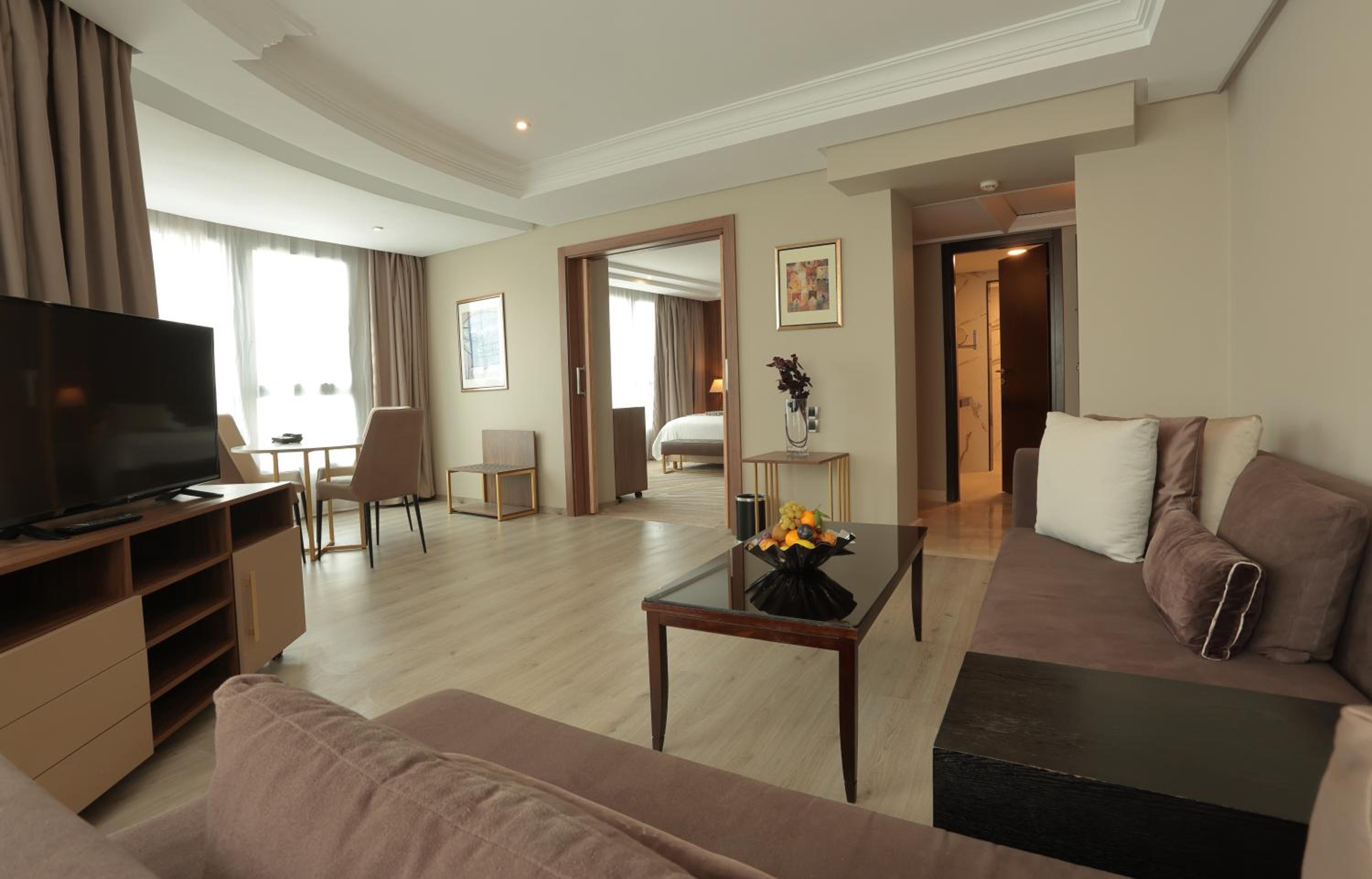 Ambassador Suite - Photo 10