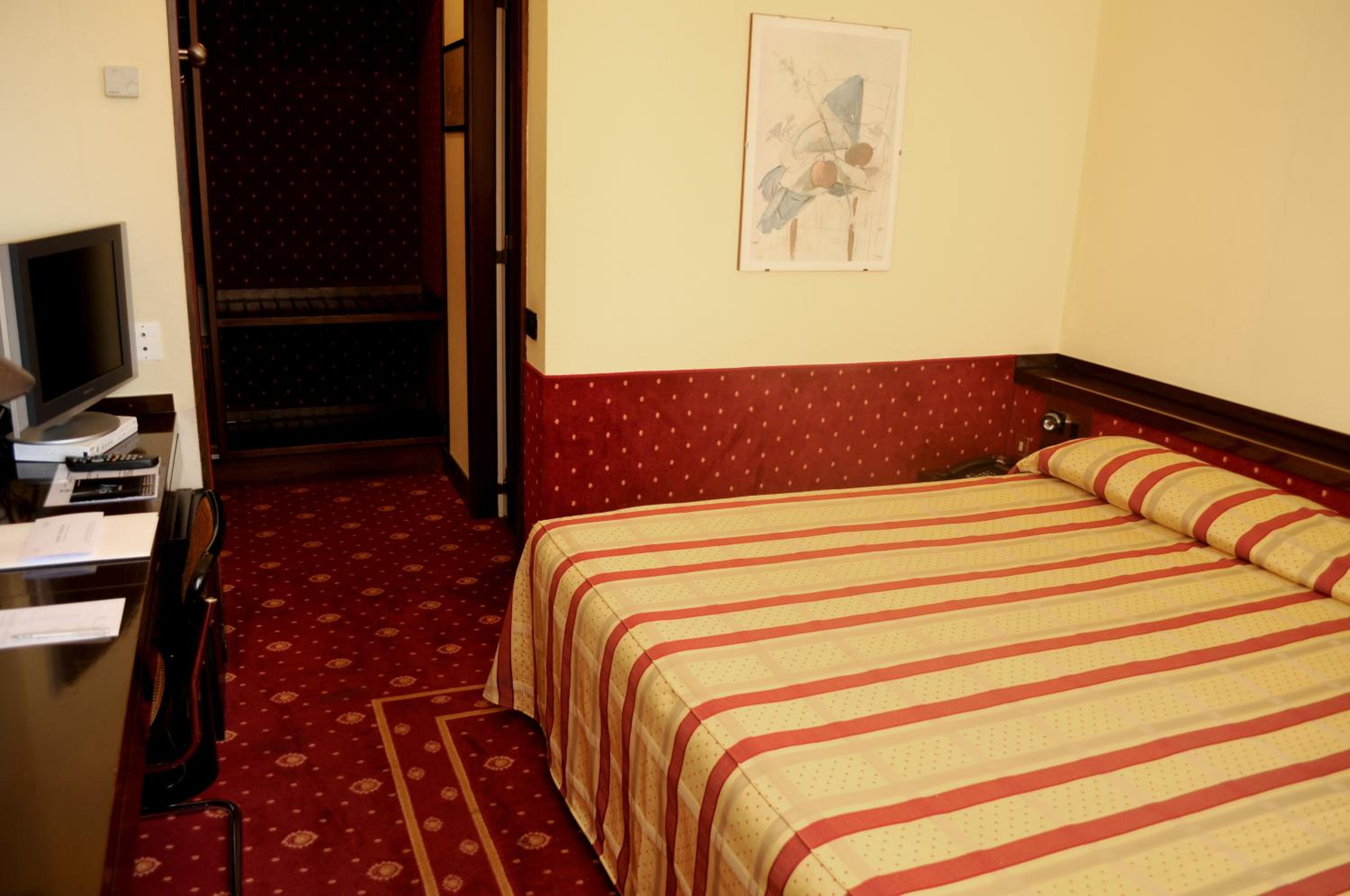 Standard Double Room - Photo 1
