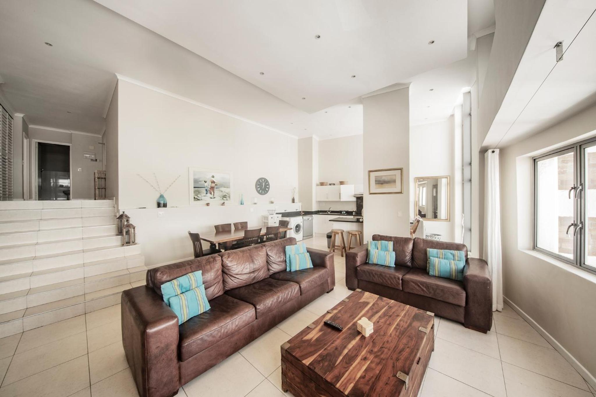 Three Bedroom Sea Facing Apartment photo 2