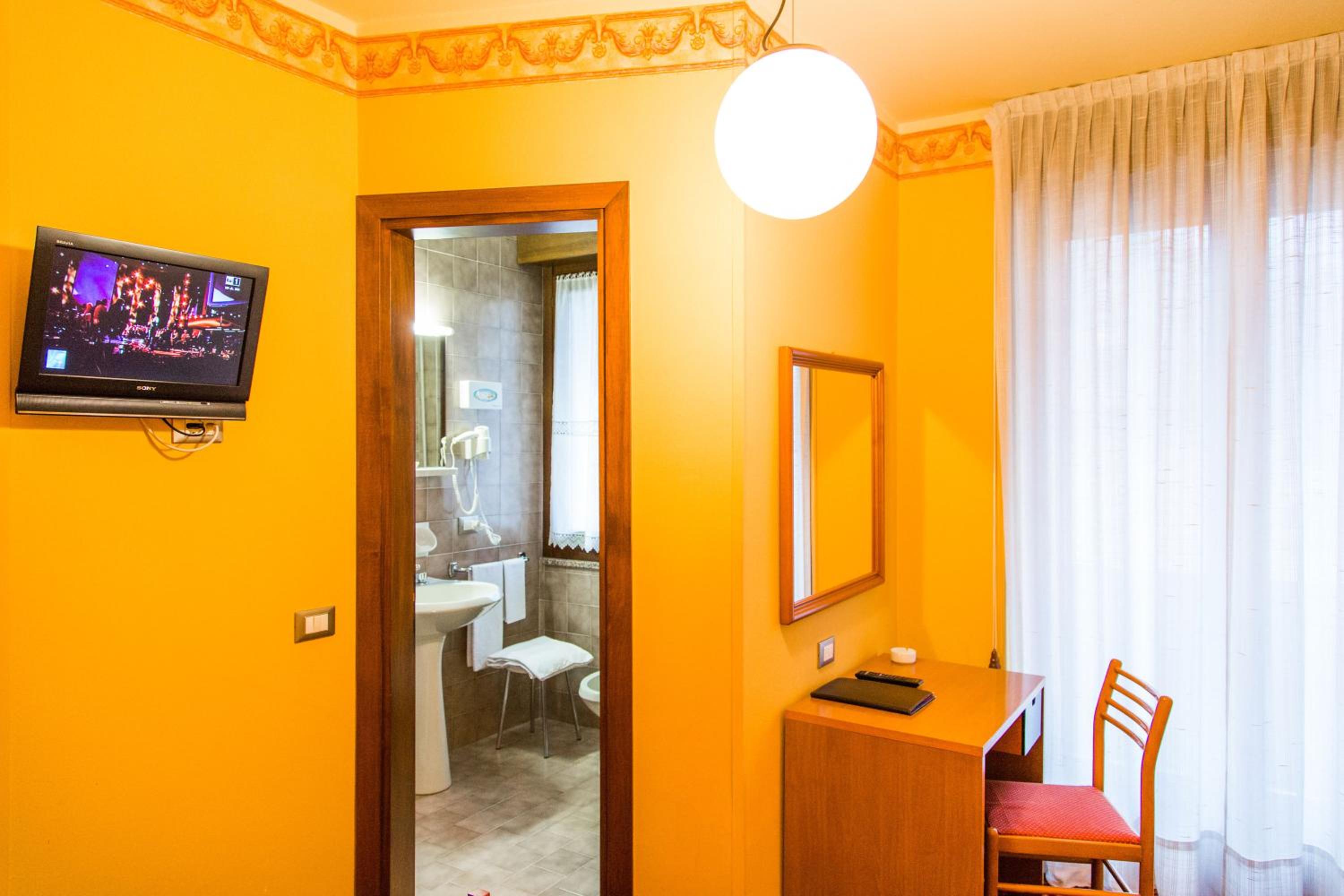 Single Room photo 3
