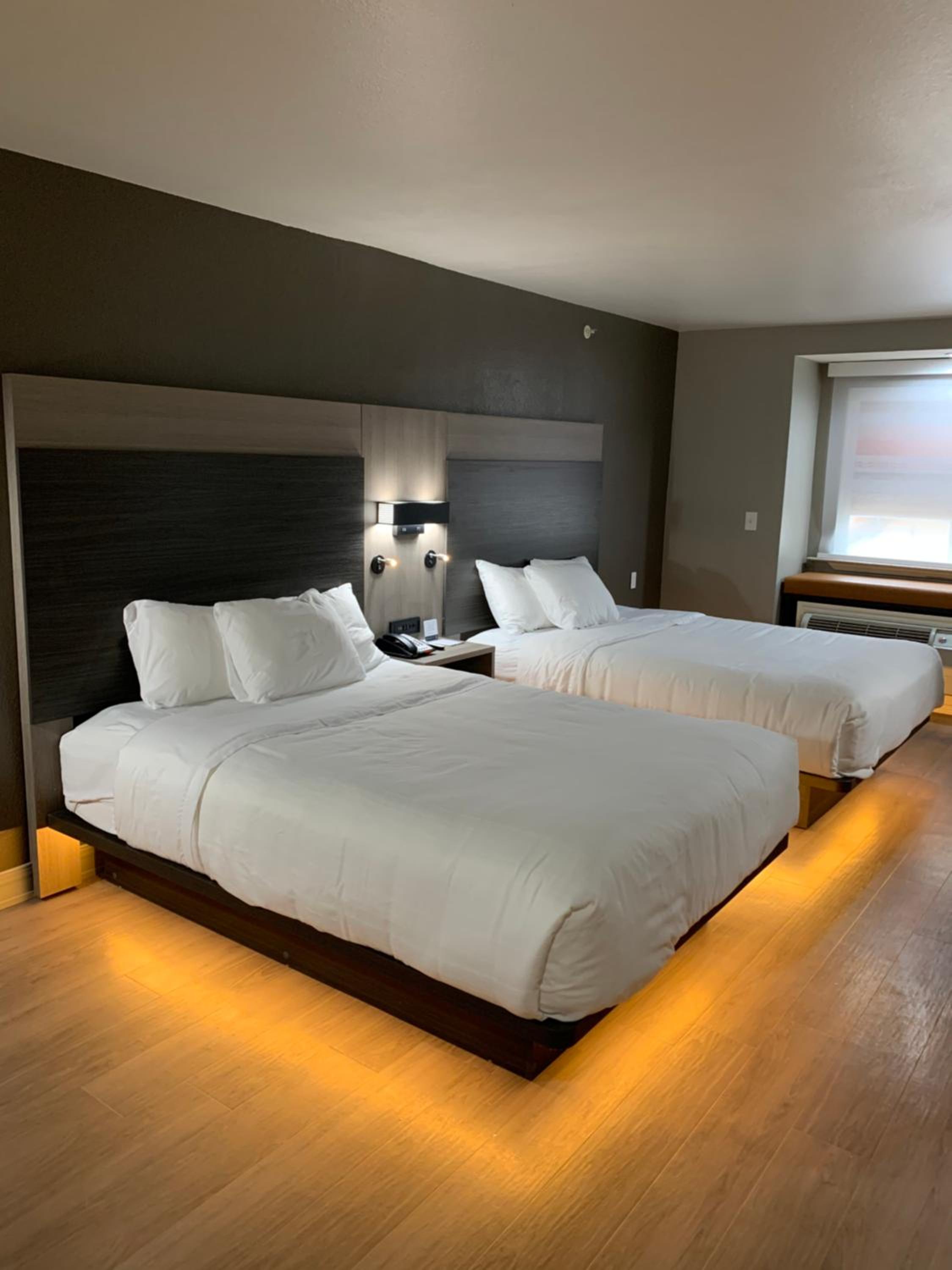 Standard Queen Room with Two Queen Beds - Non-Smoking - Photo 1