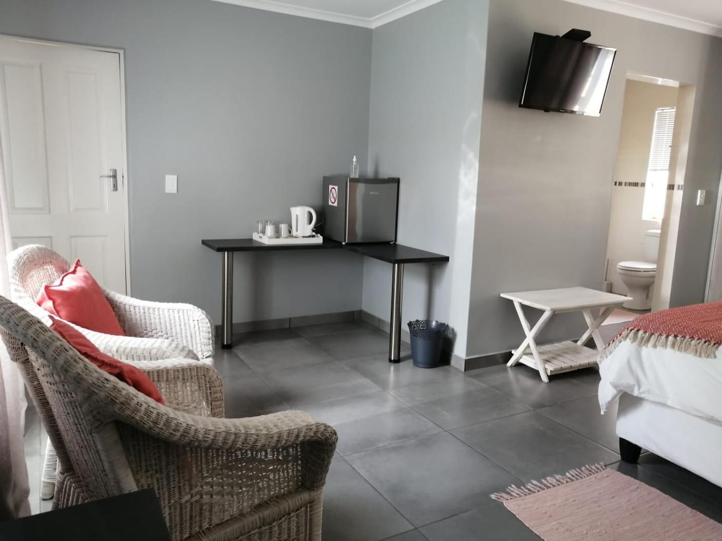 Standard Twin Room - Photo 4