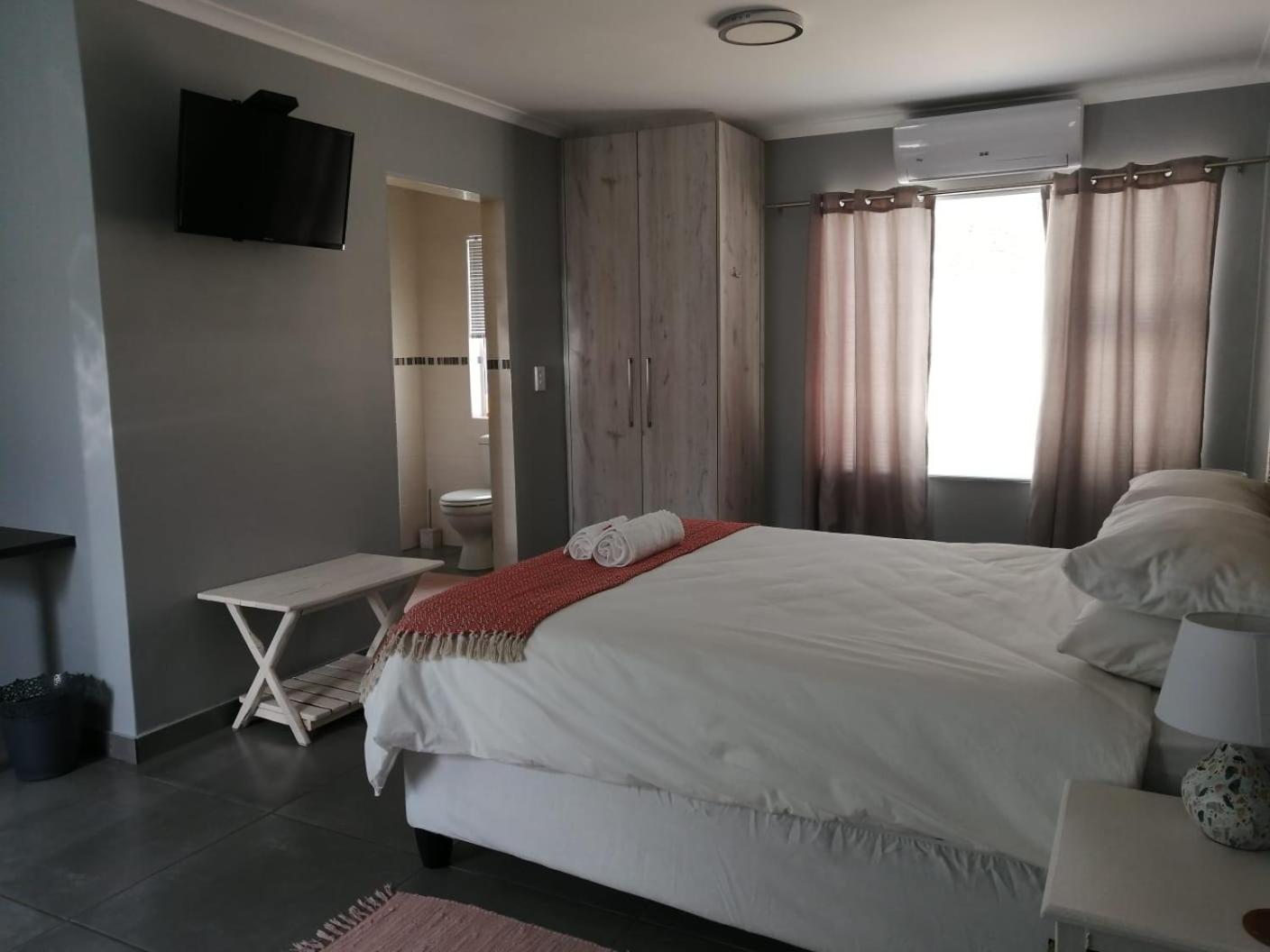 Standard Twin Room - Photo 10