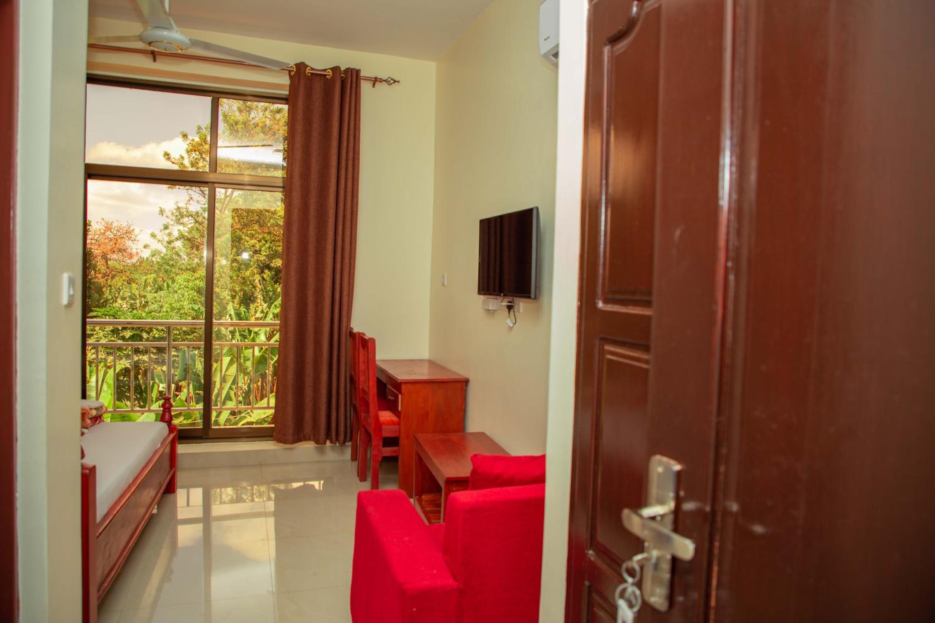 Large Single Room photo 2