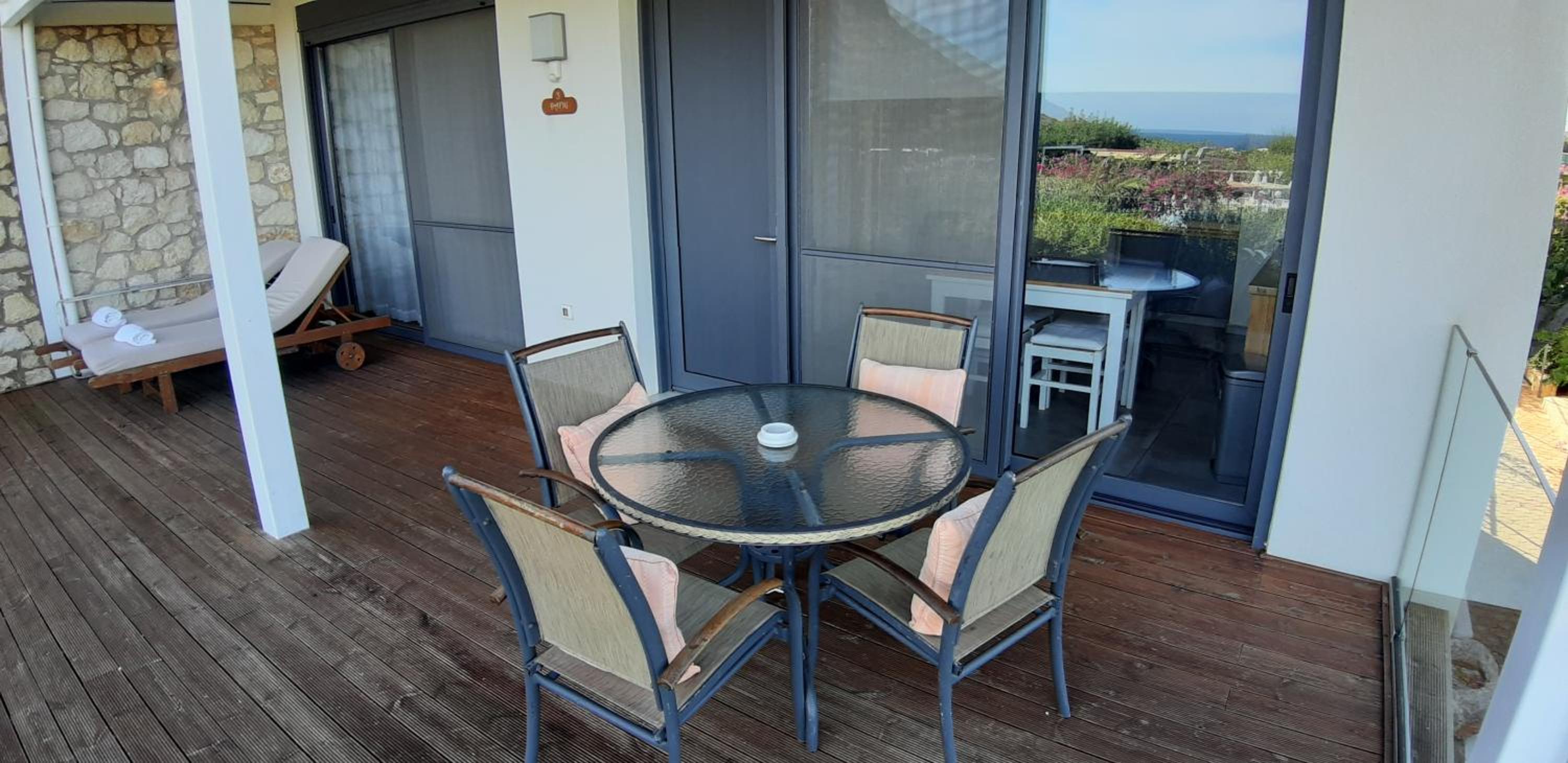 Superior Two-Bedroom Apartment with Sea View photo 3