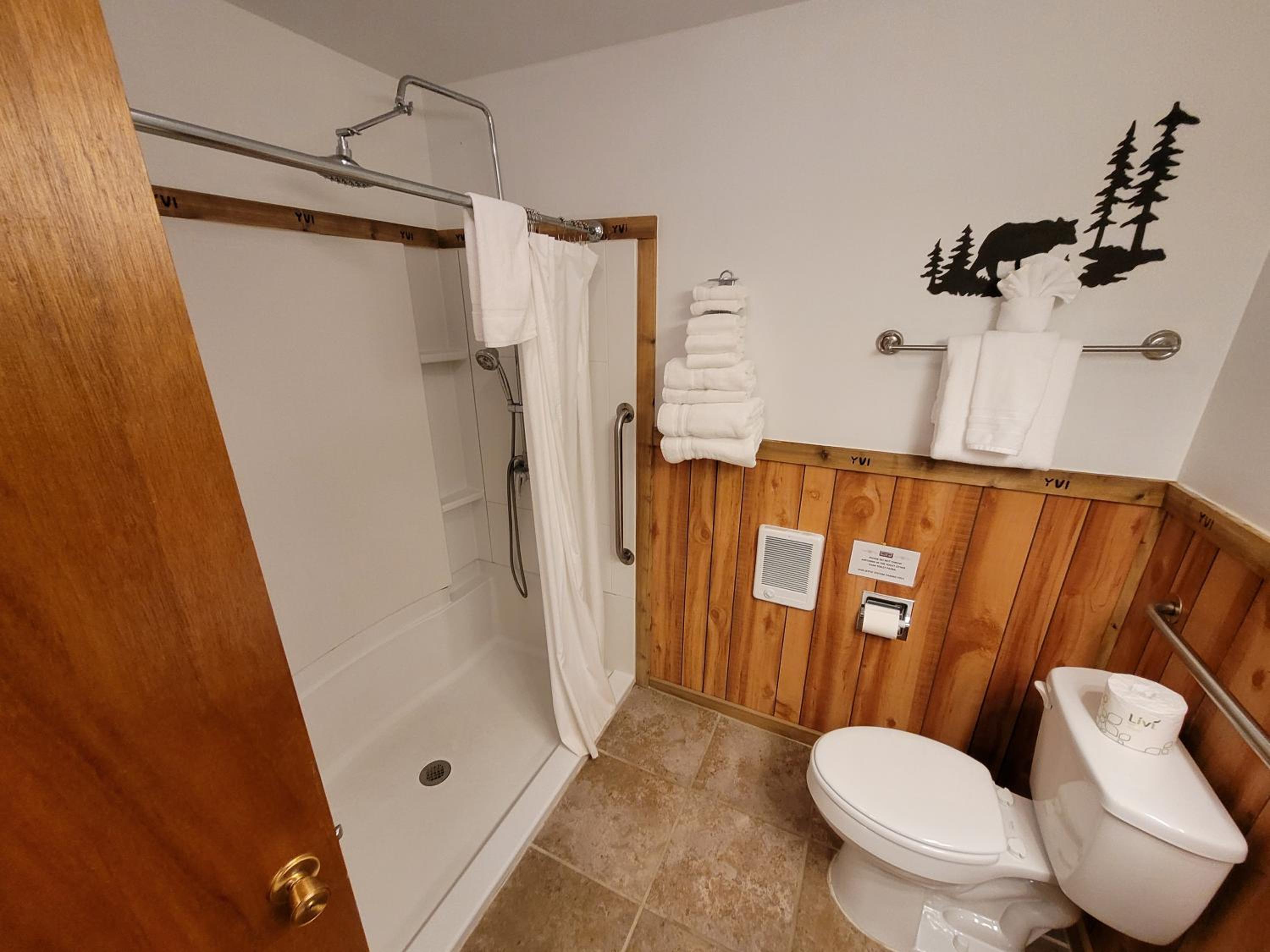 Deluxe King Suite - Photo 2