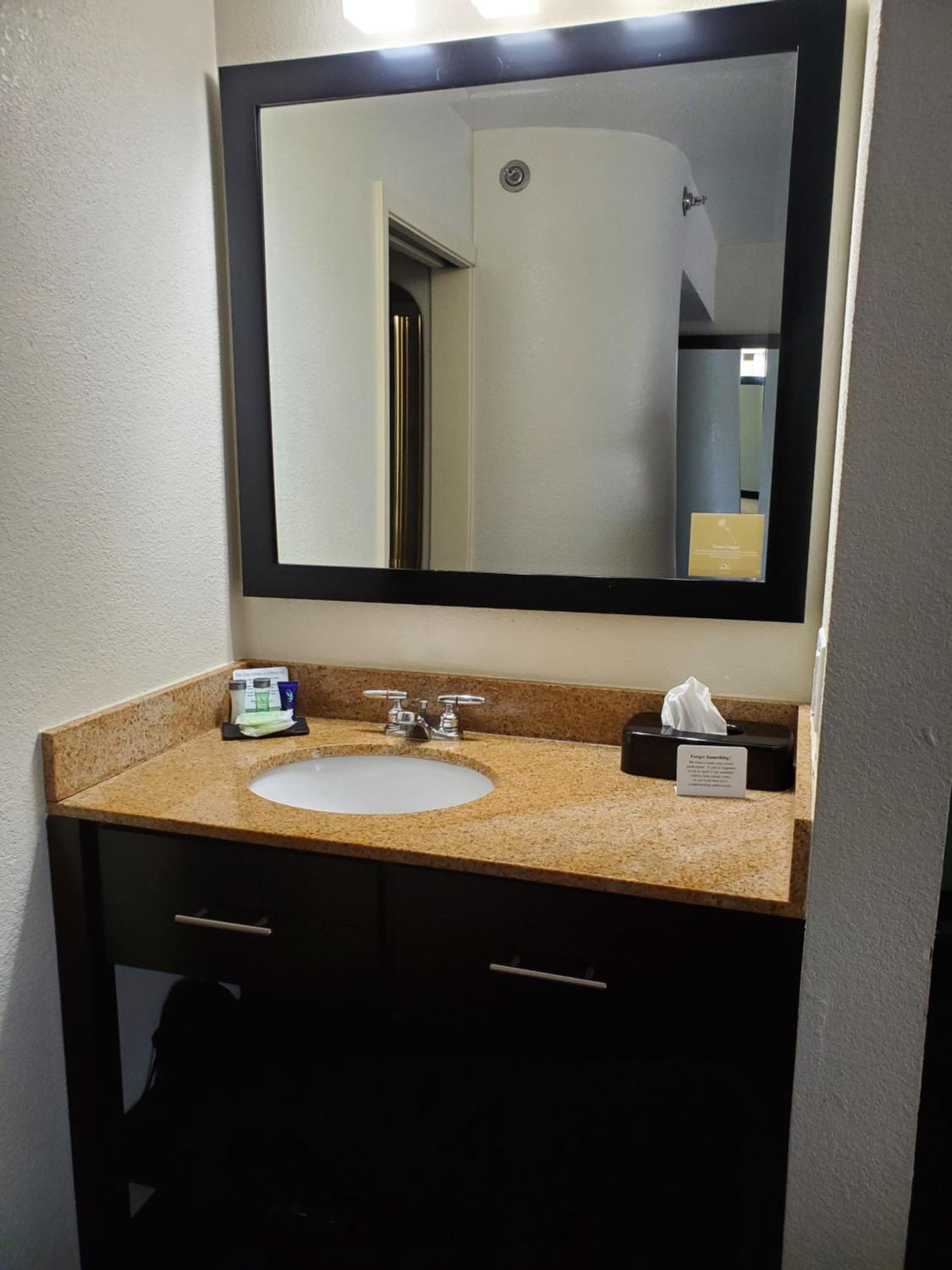 Deluxe Double Room (1 adult + 2 children) - Photo 3