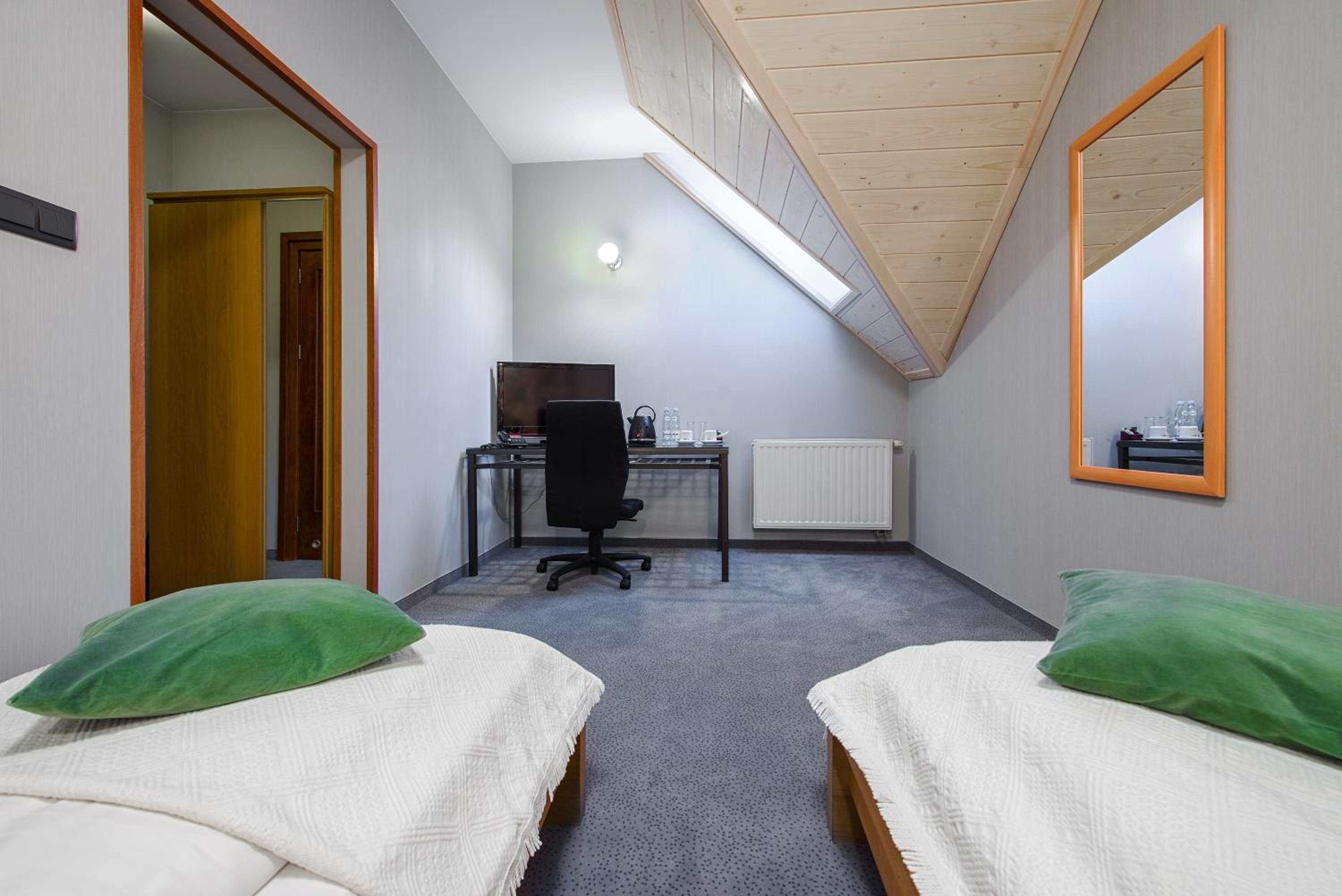 Twin Room - Photo 7